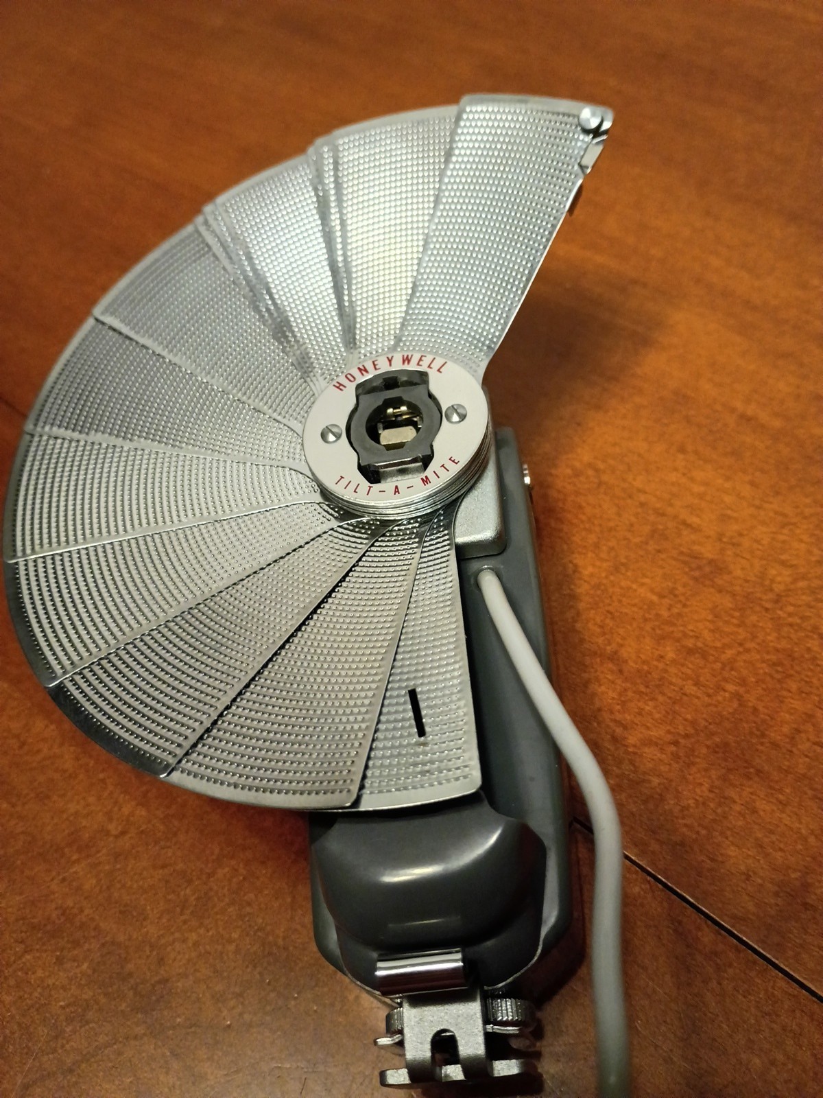 Vtg Honeywell Tilt-A-Mite Camera Flash Unit Collapsible Fan Style W/Case Japan