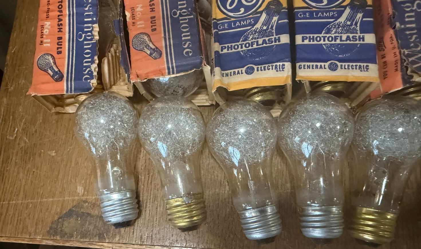Lot of 13 Vintage Westinghouse and GE Photoflash No.11 Bulbs