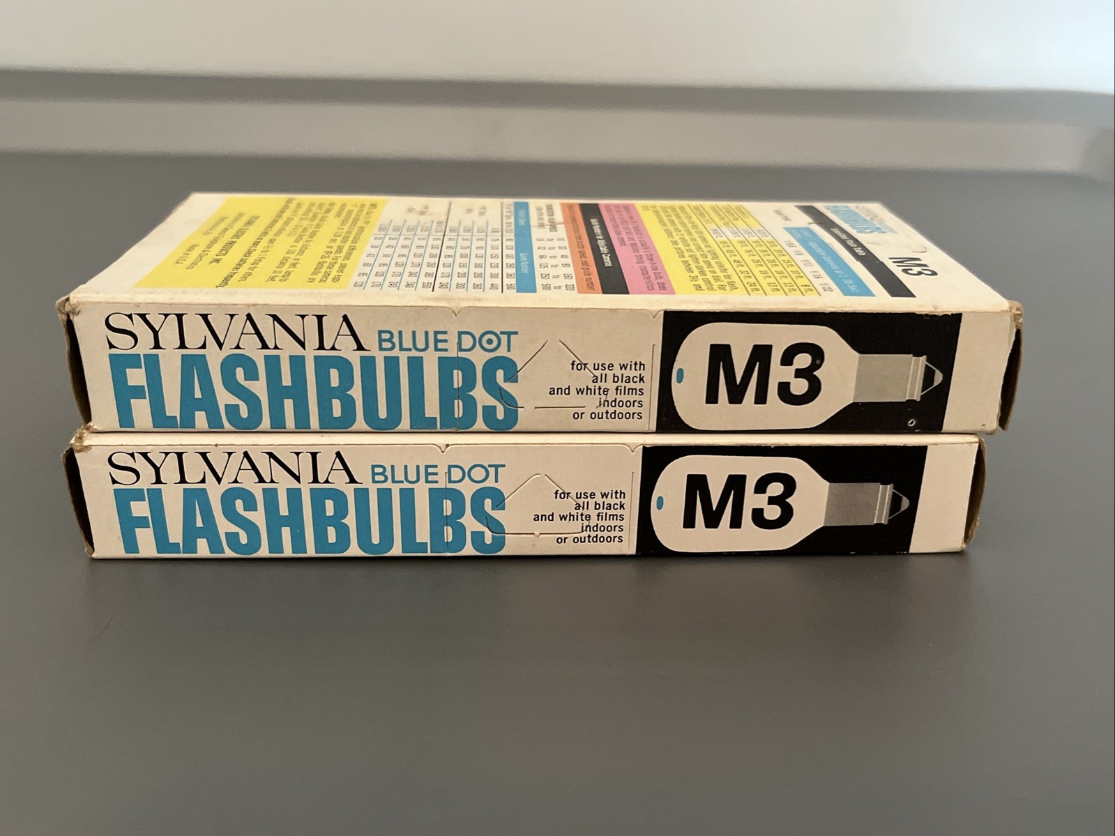 2 Vintage Flash Bulbs Sylvania, GE M3 Blue Dot Flashbulbs – 12 Clear Bulbs