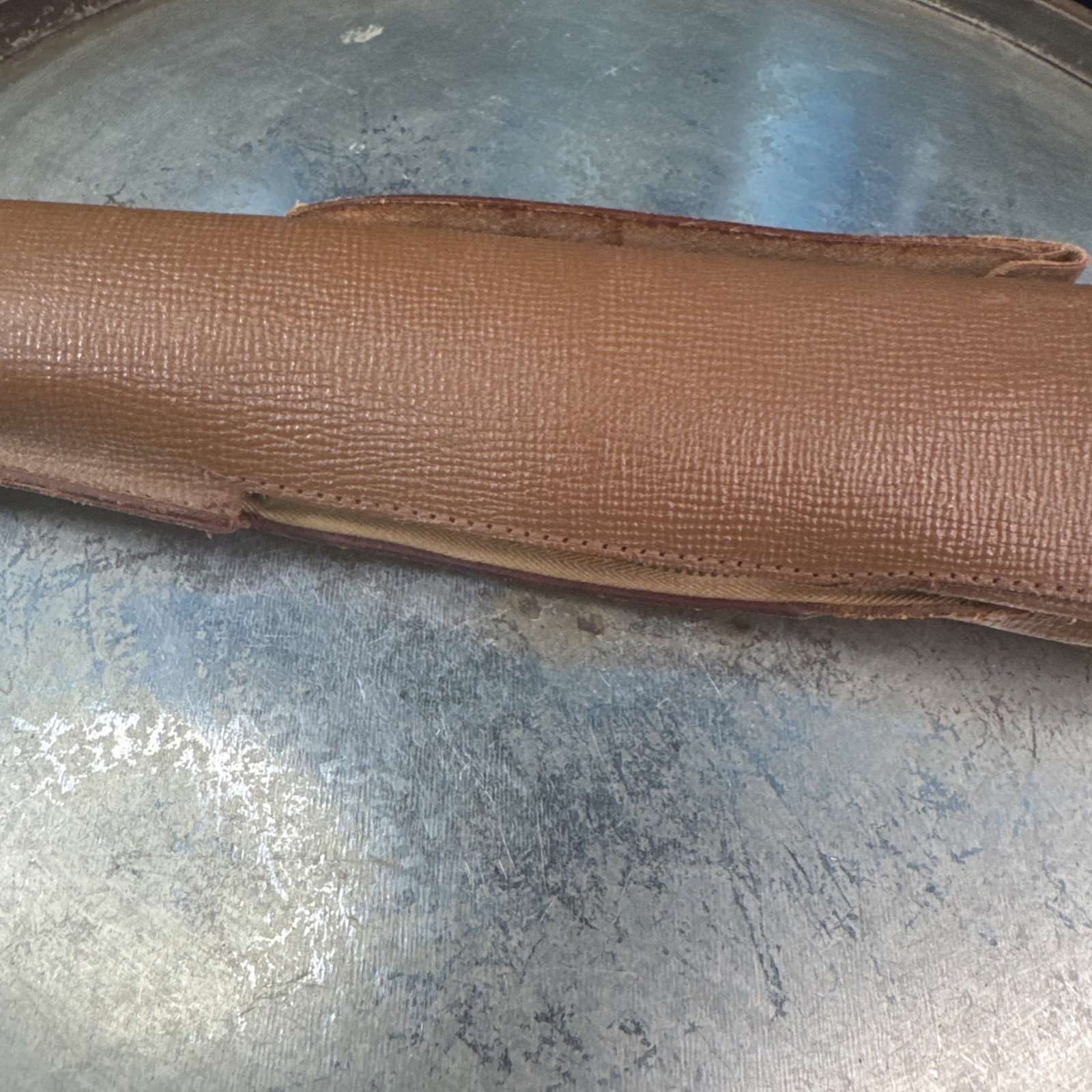 Vintage Avigo Tripod Leather Case-Great Shape, Fully Functional Zipper