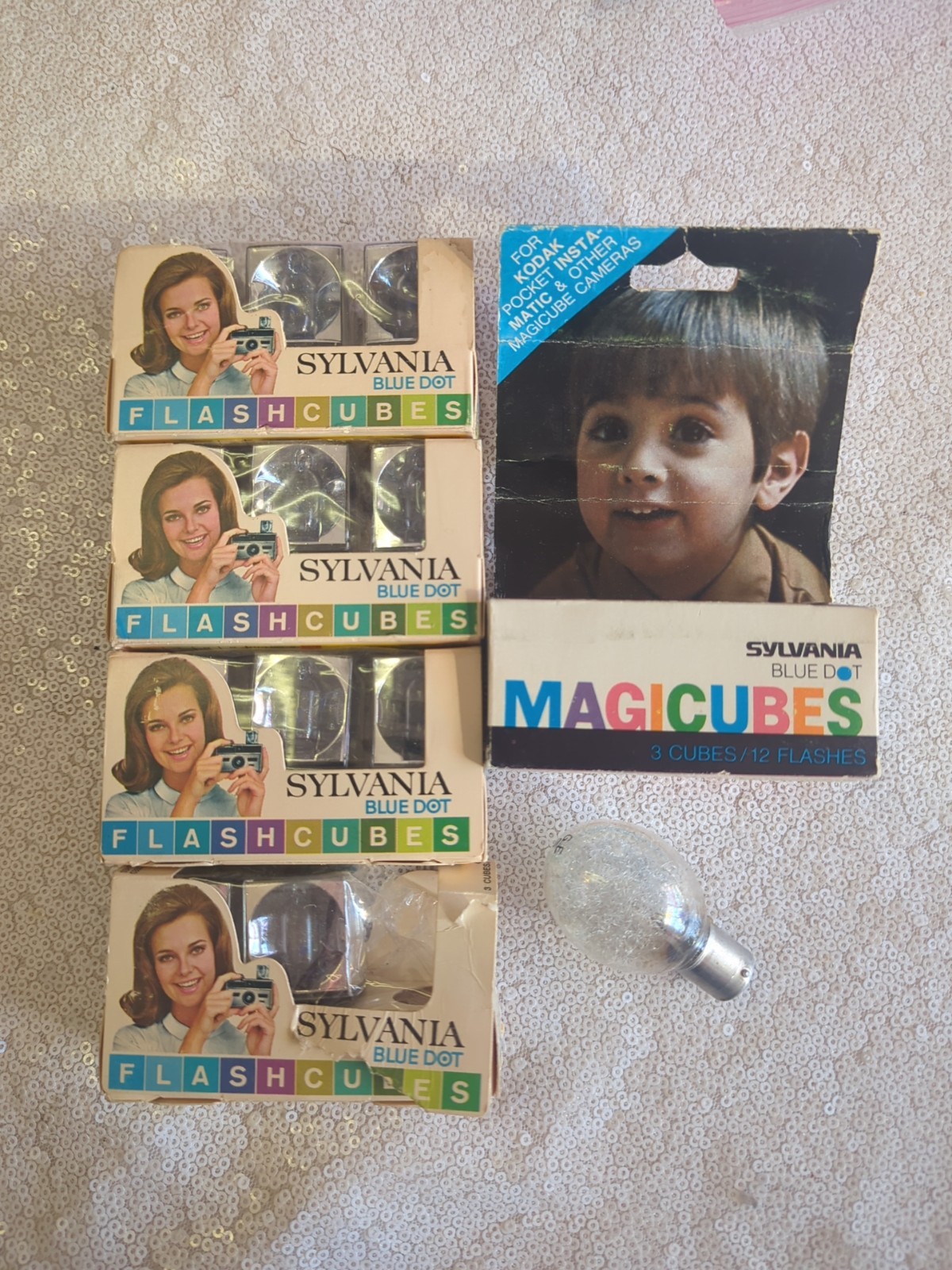 Lot Of 6 Flash Cubes Sylvania Blue Dot