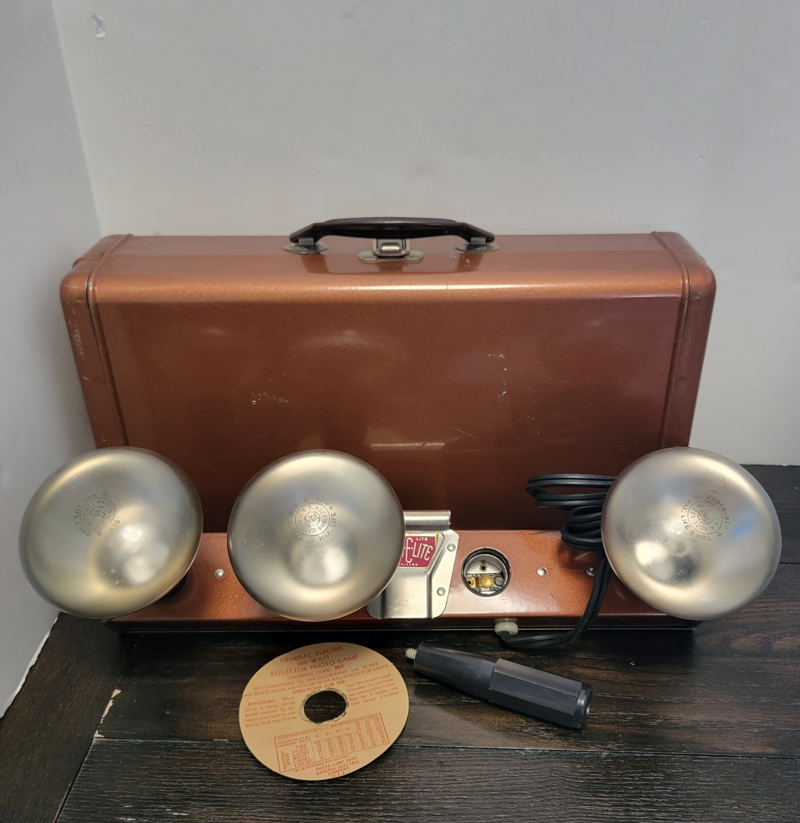 Vintage Acme Lite Mov-E-Lite R4 Movie Light 4 Bulb Lighting Bar w/ Case WORKS