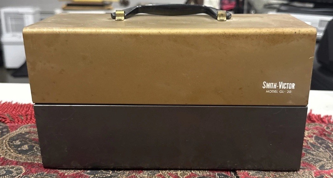 189-Vintage Smith-Victor Metal Storage Carrying Case w/ 2 Light Bar- Untested
