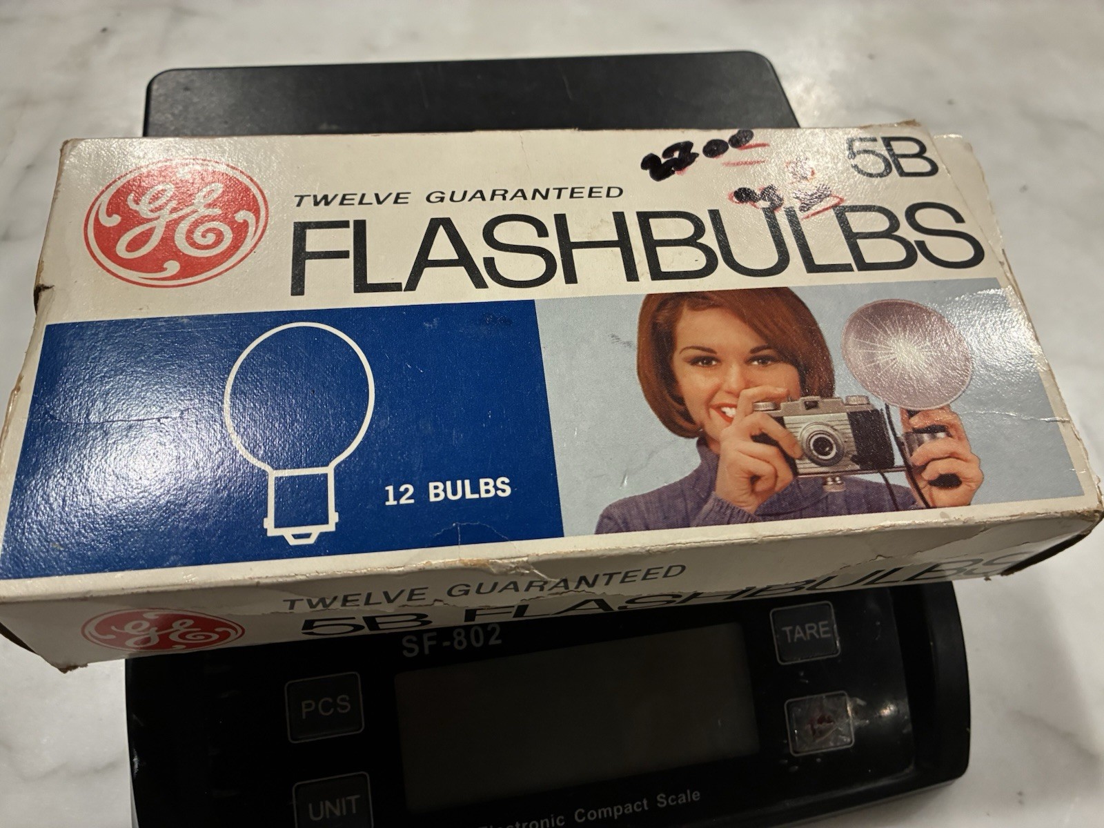 Vintage GE GENERAL ELECTRIC 5B Blue Camera Flashbulbs 12 Bulbs