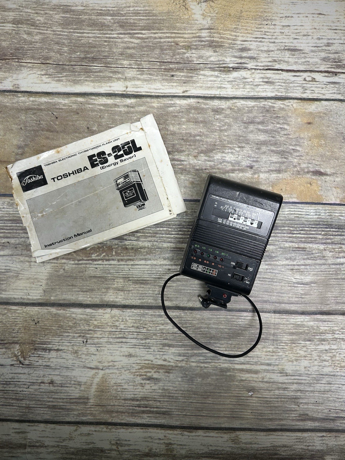 Toshiba Electronic Flash ES-25L With Manual and Cord
