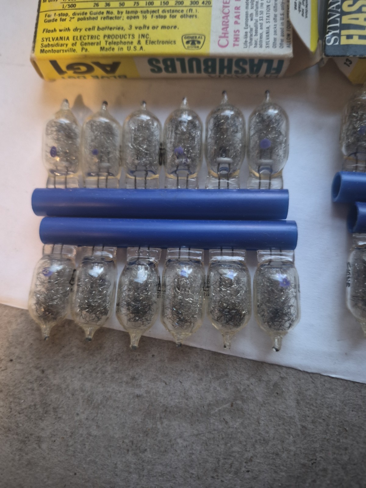 Vintage Flash Bulbs Sylvania AG1 Blue Dot Flashbulbs – 24 Bulbs NOS