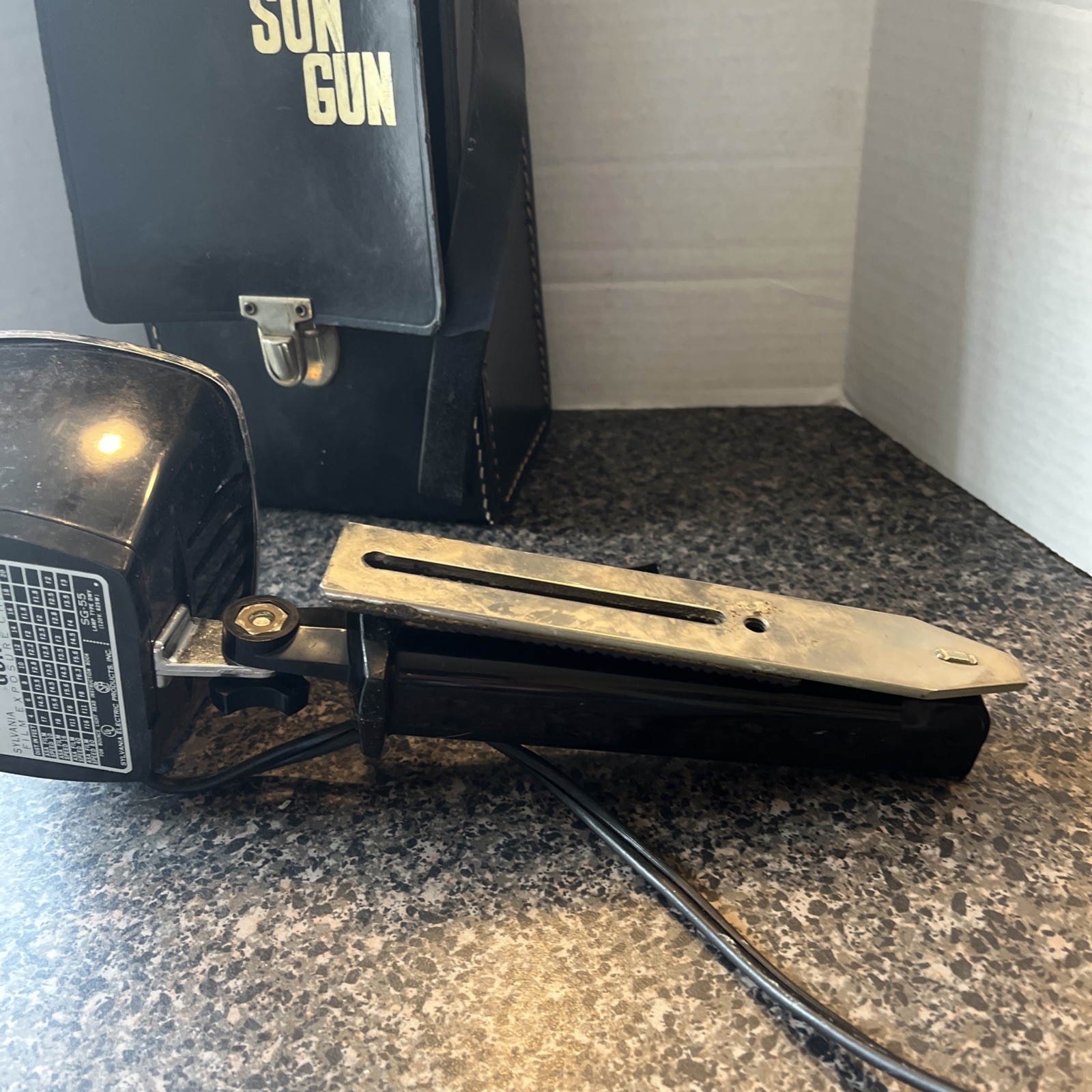 Vintage Sylvania SUN GUN II Movie Light Mountable/Handheld w/Case Works!