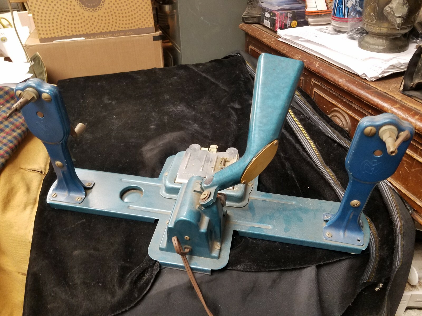 Vintage MANSFIELD Lighted 8mm Film Editor w/ Instructions 18″ Long