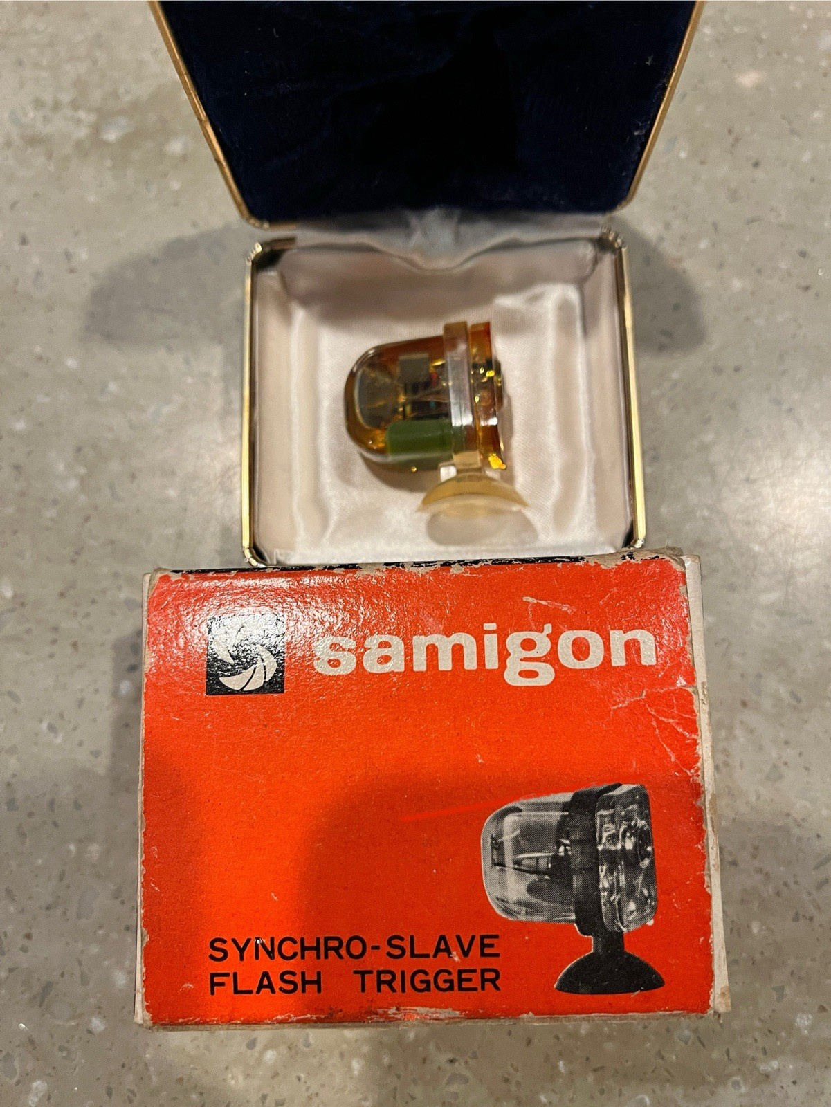 Vintage Flashbulb Lot And Synchro-Slave Flash Trigger