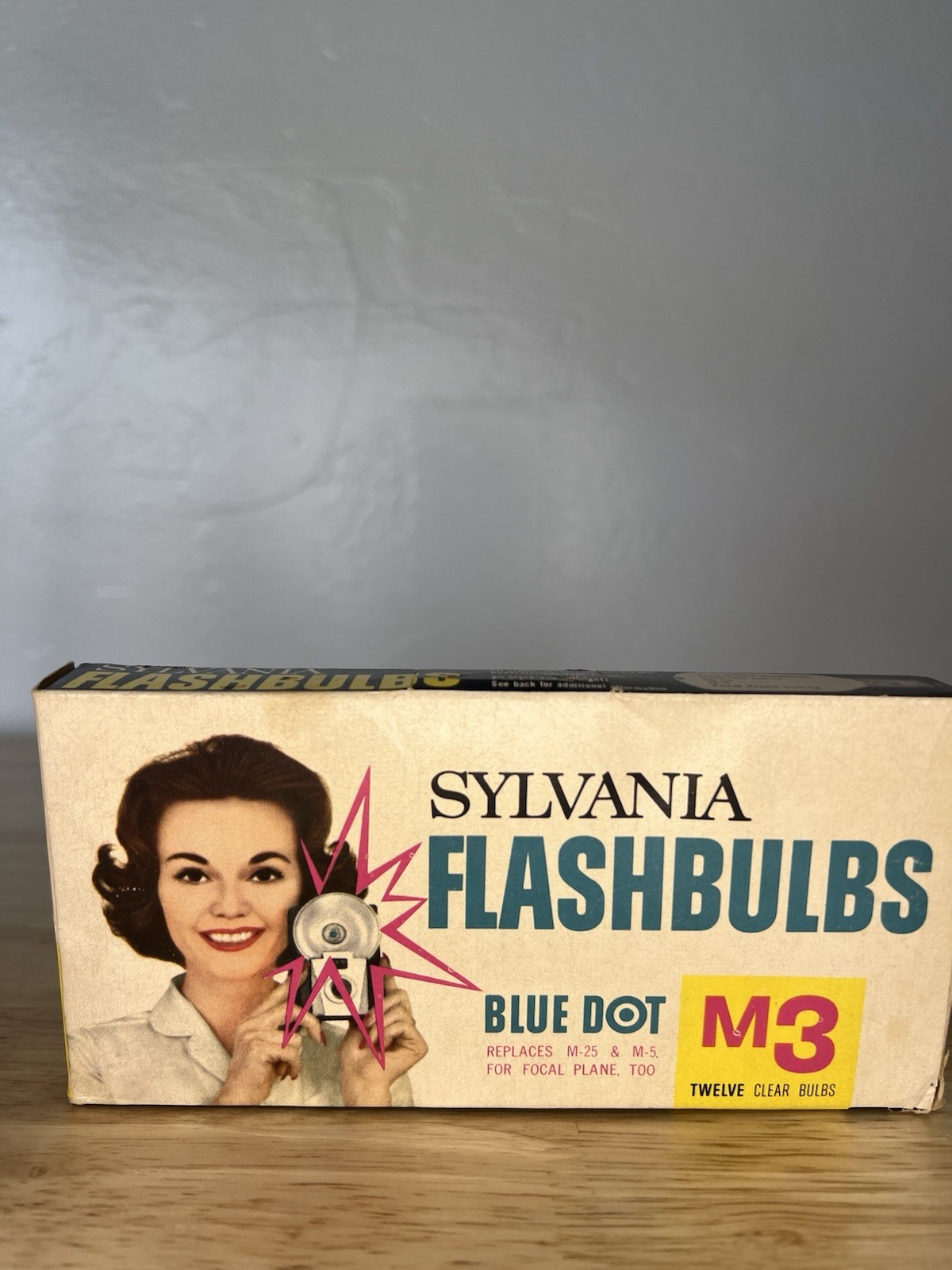 vintage m3 flashbulbs GE Sylvania Westinghouse 36 bulbs 1 bluedot kodachrome NOS