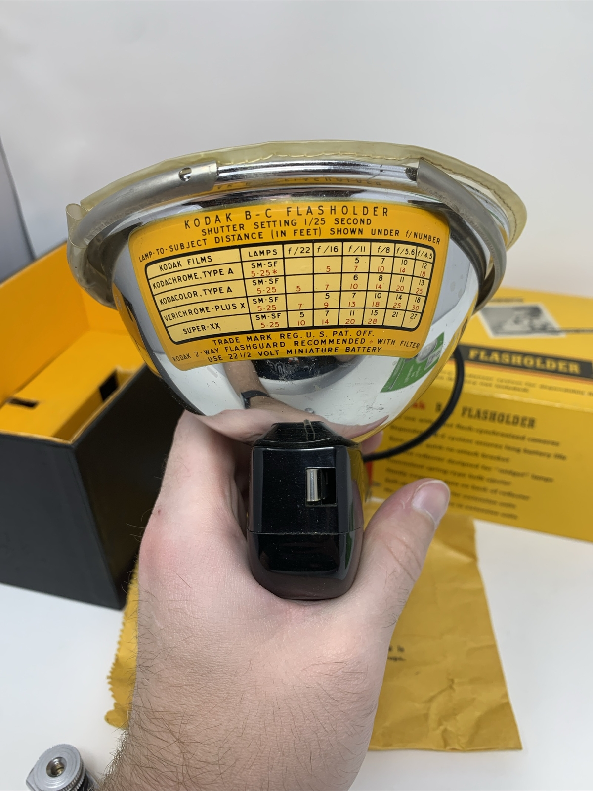 VINTAGE 1950’s KODAK STANDARD FLASHOLDER – With Original Book. Read Description