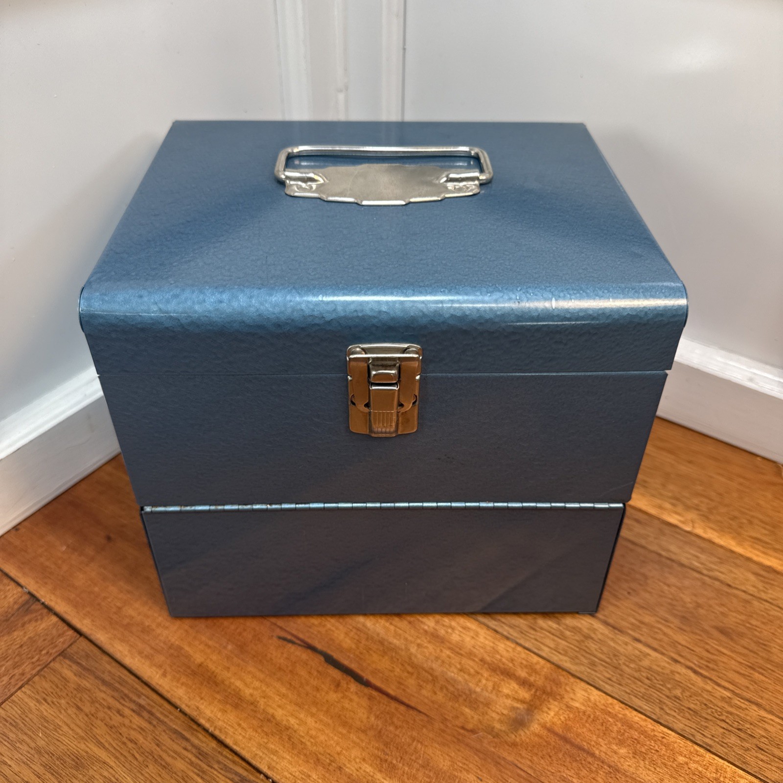 Super 8 MM Metal Film Reels Carry Case Box & 8 Canister & Reels Vintage Logan