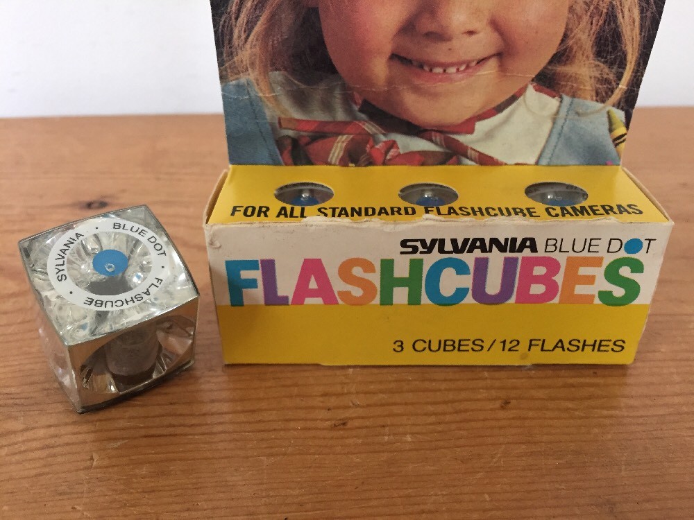Vintage Sylvania Blue Dot Film Camera Flash Cubes 4 Cubes 15 Flashes Box Works
