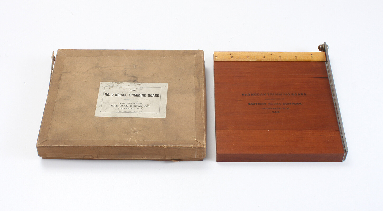 KODAK NO. 2 TRIMMING BOARD WITH INCOMPLETE BOX/cks/200271