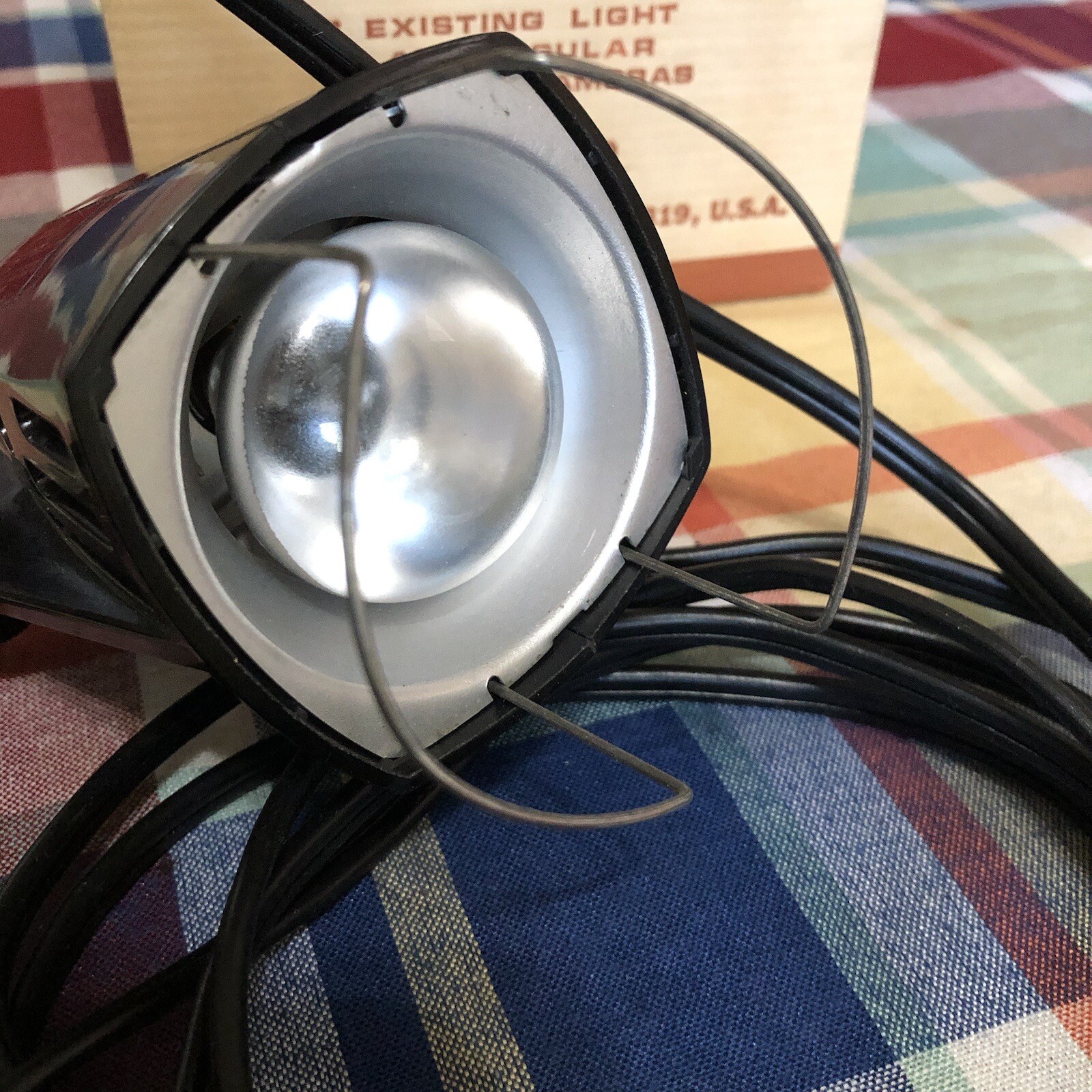 VINTAGE GLENWOOD MOVIE LIGHT FOR SUPER 8 CAMERAS WITH BOX & BRACKET. G100