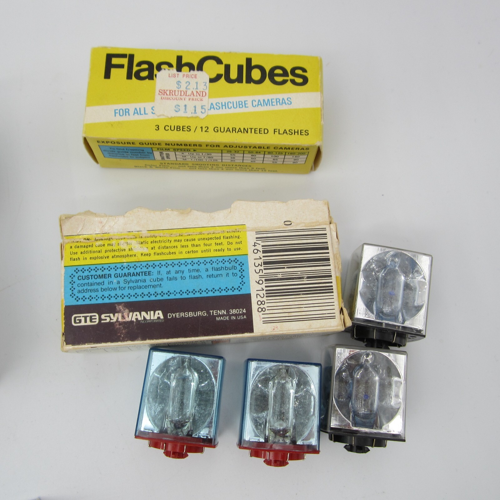 Vintage Misc Random Lot of 38 Flashbulbs Flashcubes Sylvainia M3B 25B GE #5 Blue