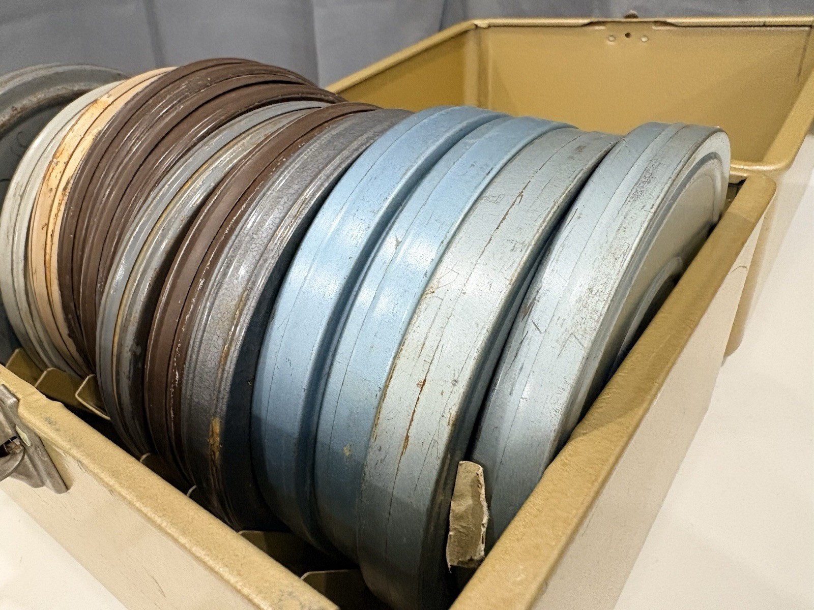 Vintage Kenco 8mm Movie Film Reel Storage Box W/ 12 Canisters & 11 Reels No Film
