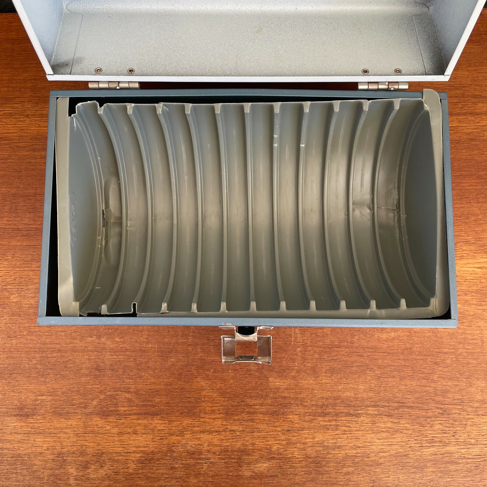 Smith-Victor 8mm Film Reel Carrying Case Holds 12 Five Inch Reels