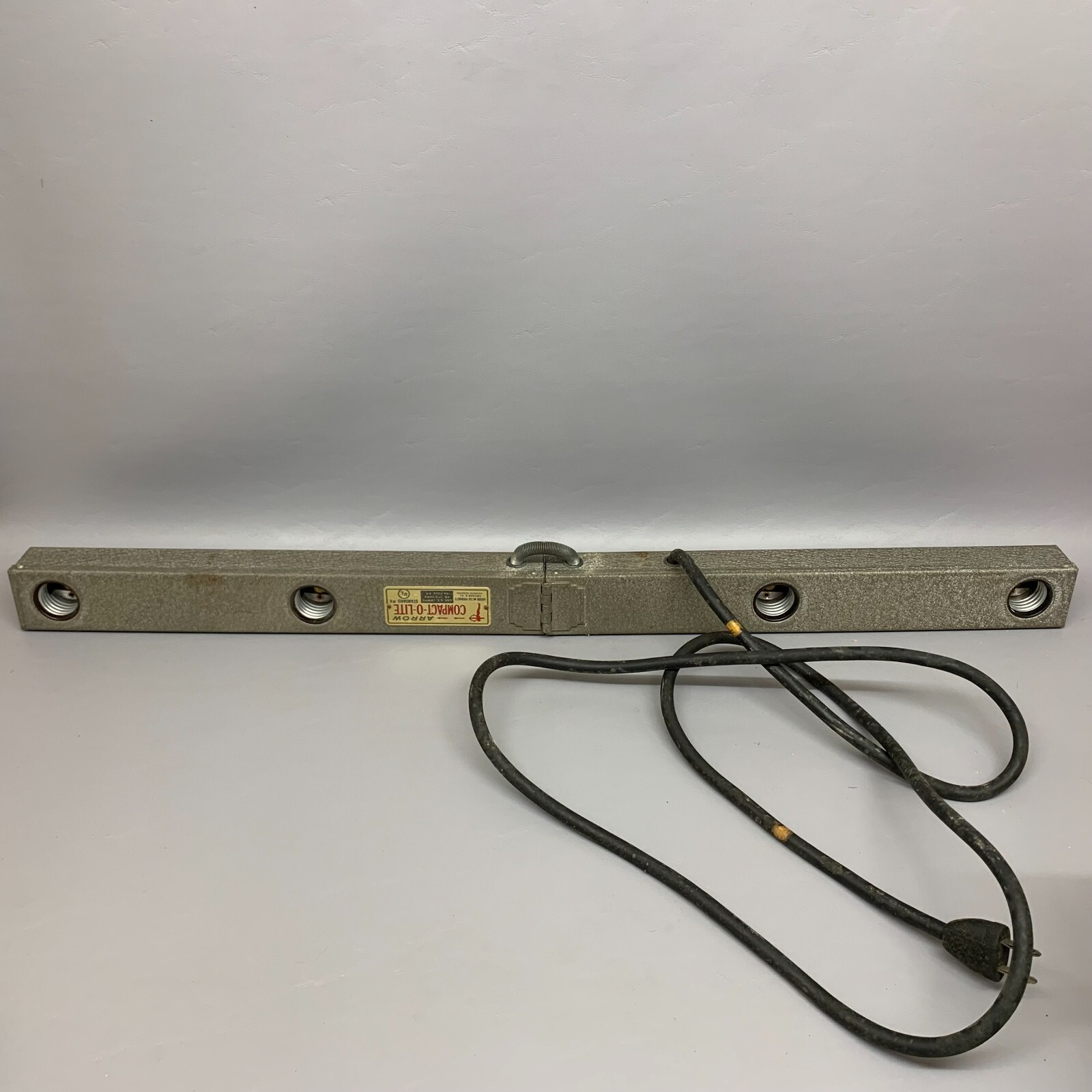 Vintage Arrow Compact-O-Lite Photo Movie Light Bar With 4 Lights & Carrying Case