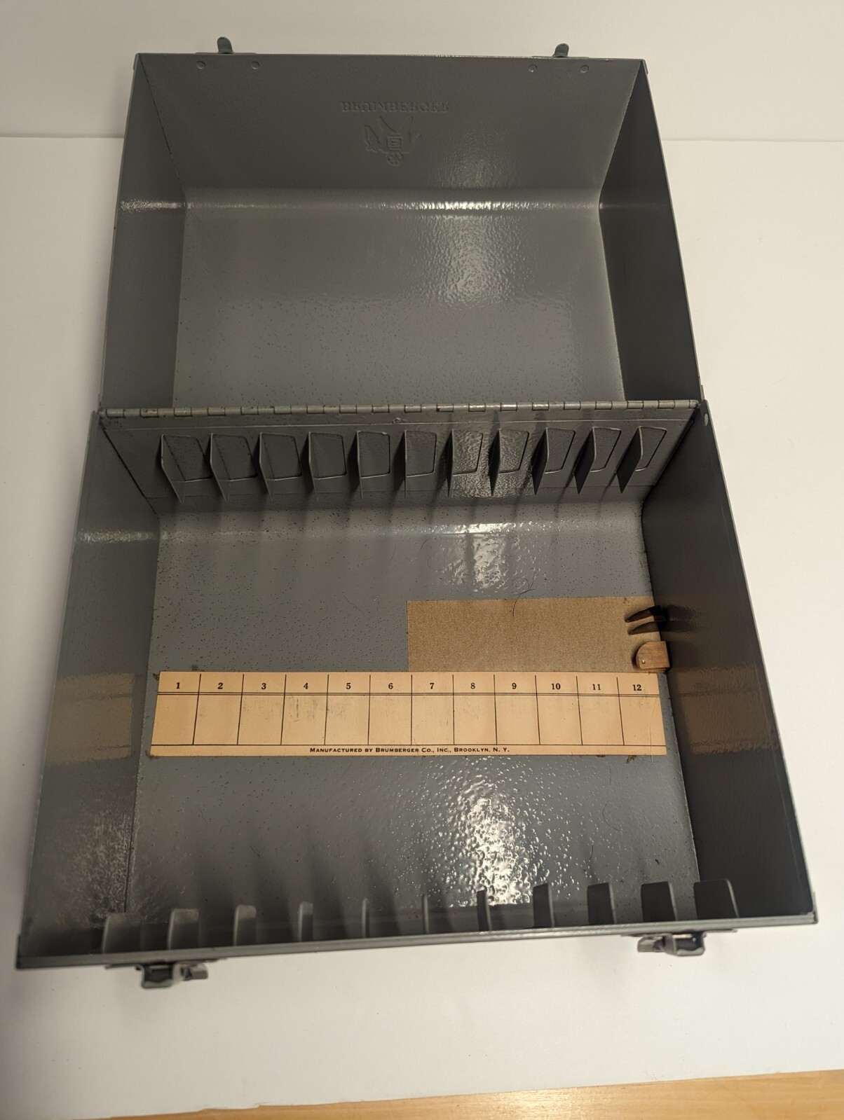 Vintage BRUMBERGER Super 8mm Film Reel Holder Carry Case Metal Box w 11 cases