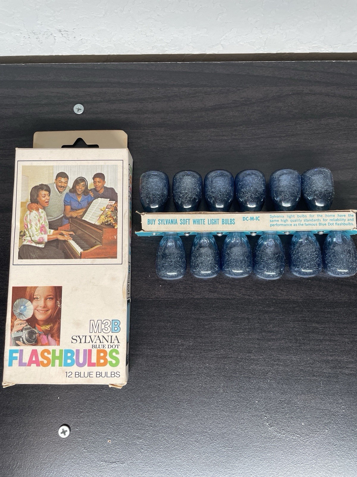 Sylvania Blue Dot M3B Flashbulbs Vintage Box of 12 Blue Bulbs