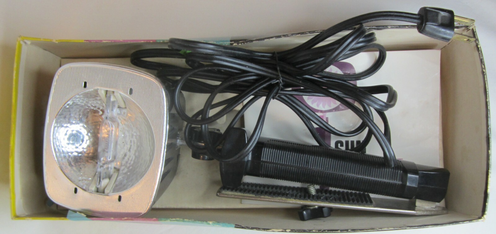1962 Sylvania Sun Gun II Movie Light DWY Lamp 3400K 110V Fold Down Bracket