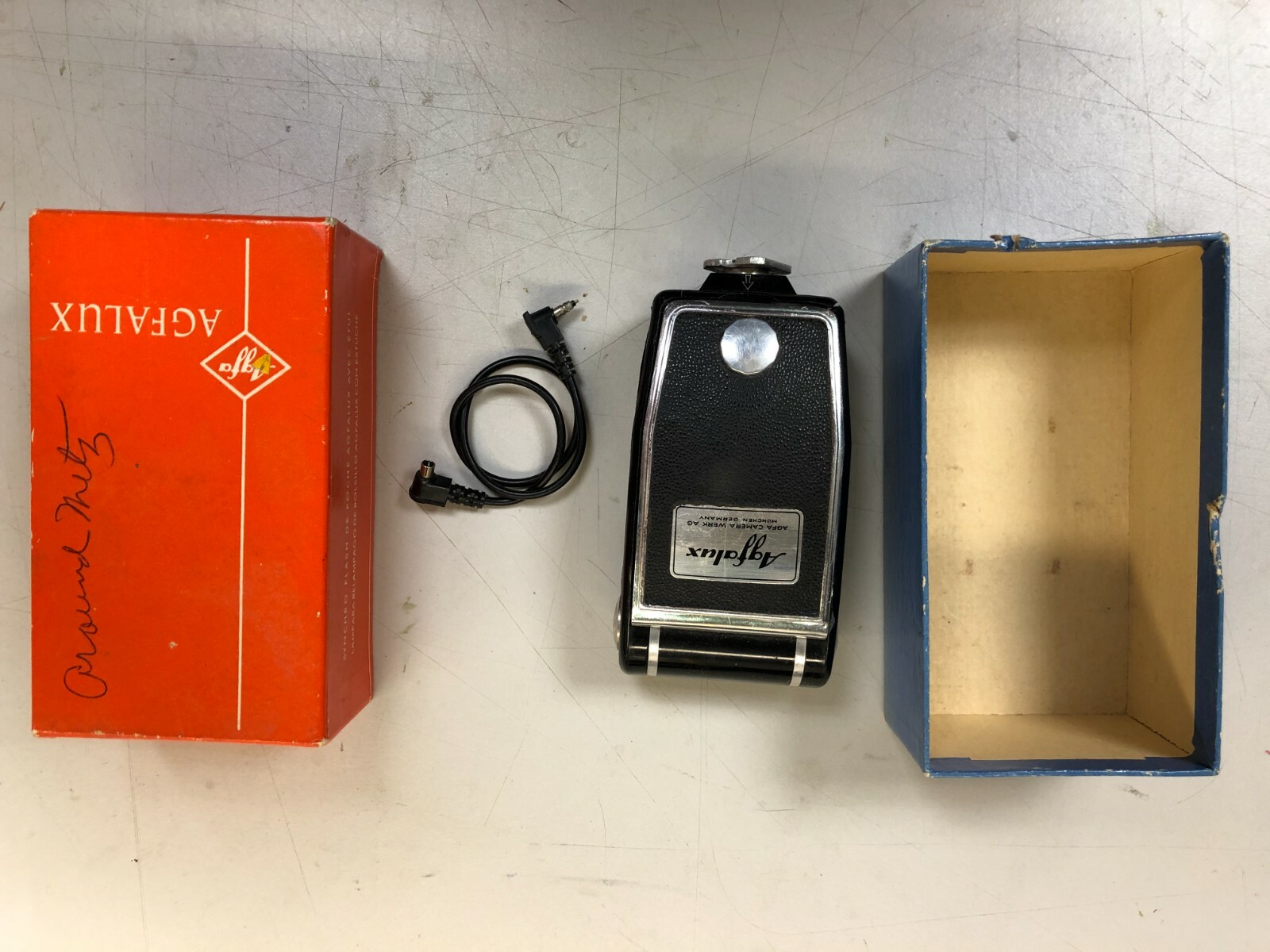 Vintage Agfa Agfalux Pocket Flash Gun w/Box & Cables bought in France 1950’s
