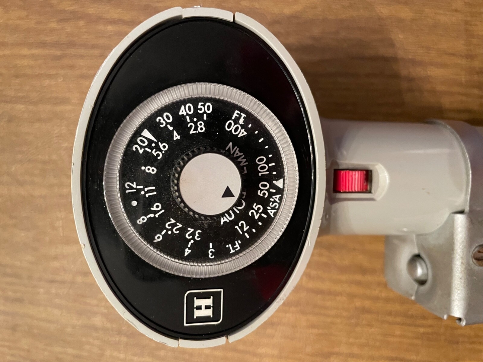 Honeywell Strobonar 770 Flash w/Camera Mount, Battery Tray, Shutter Cord-VINTAGE