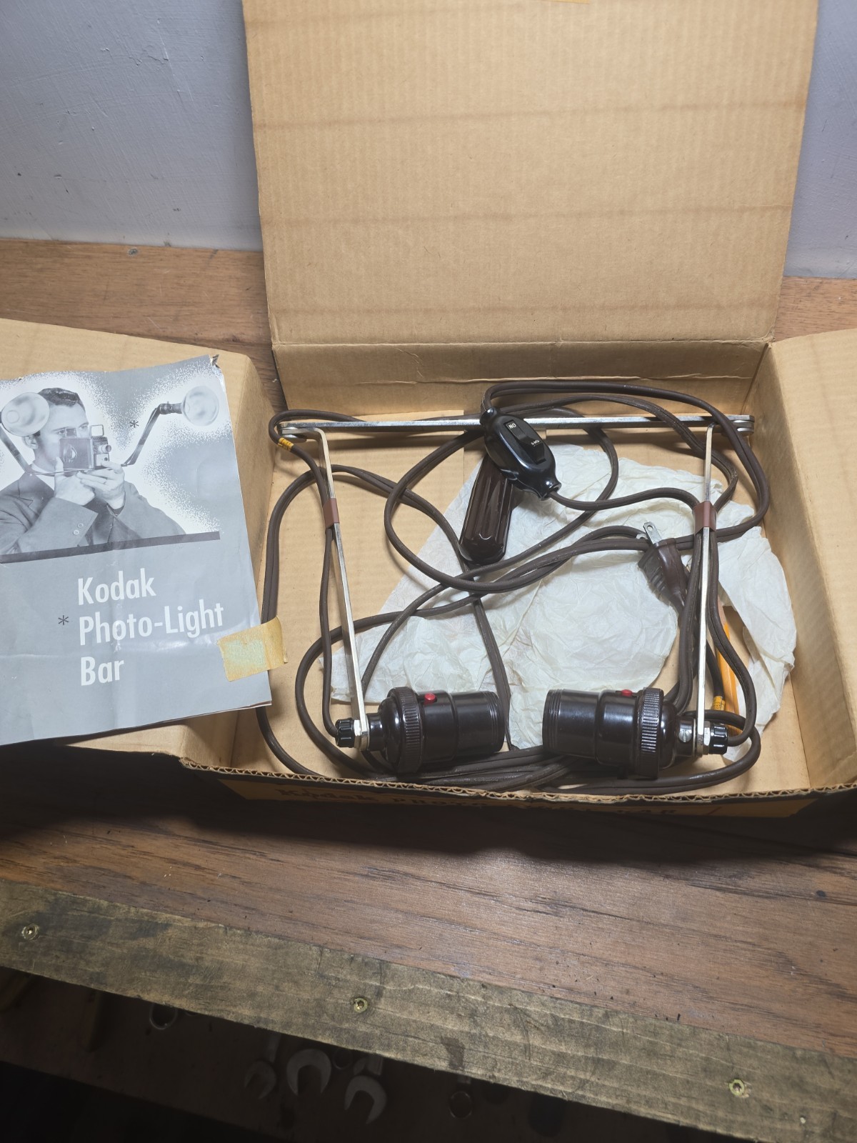 Vintage Kodak 2 Lamp Movie Light Bar & New Open Box