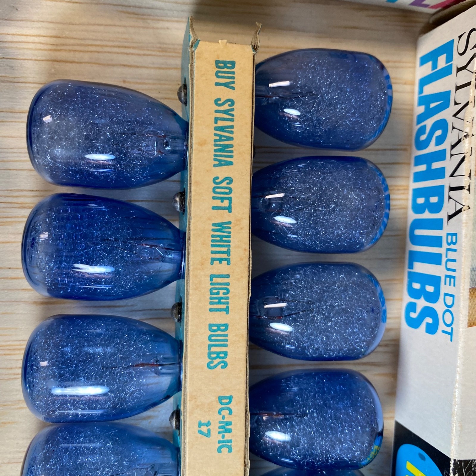 Vintage Sylvania Blue Dot Flash Bulbs 24 Bulbs M2B In Original Boxes