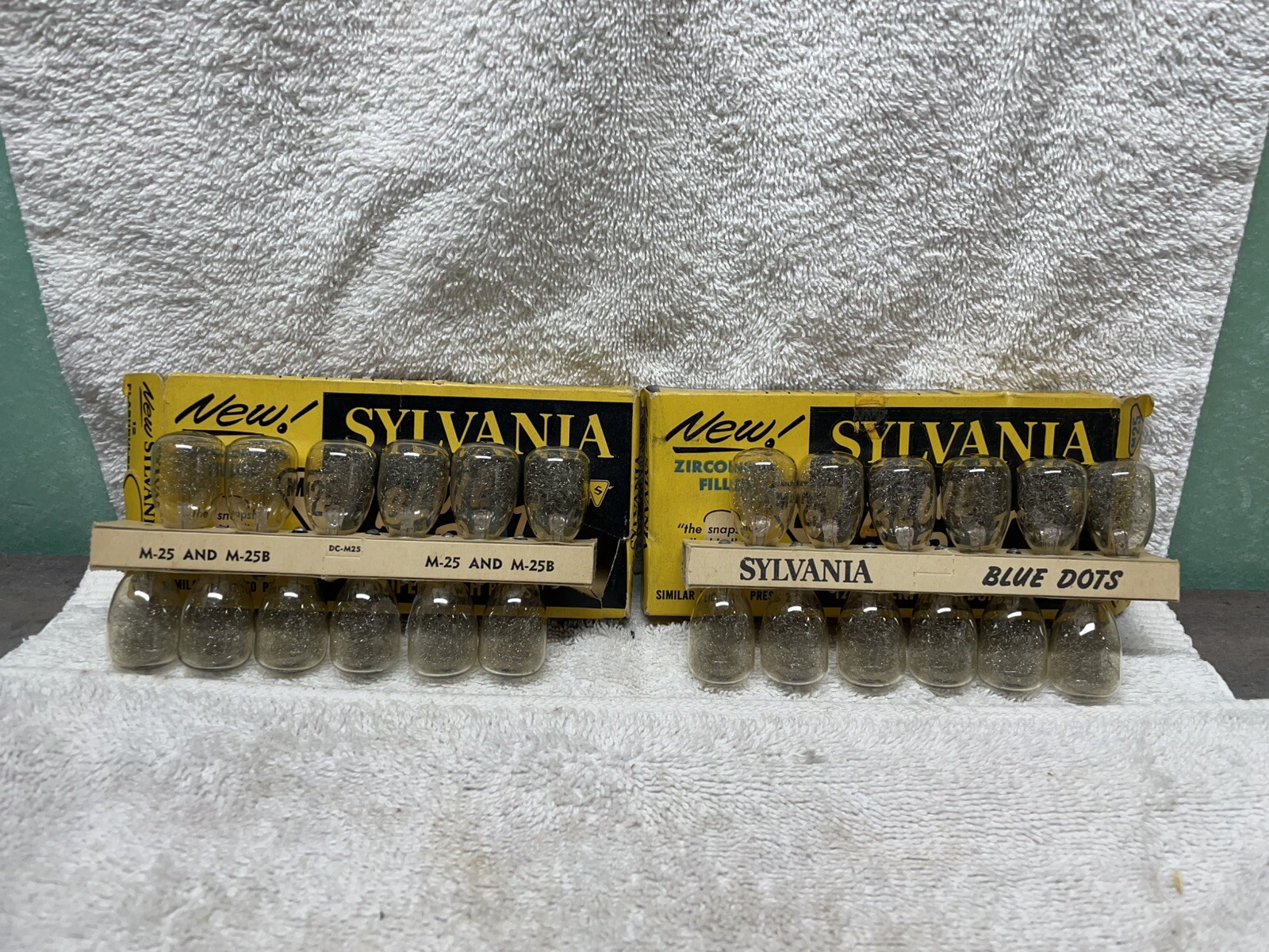 2 Boxes Of Sylvania Blue Dot M25 Zirconium Filled Superflash Bulbs 12 In Each Bx