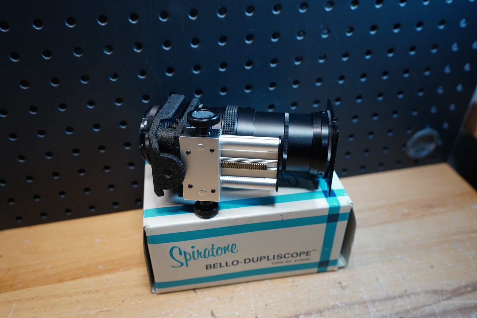 (B) Spiratone Bello-Dupliscope Slide Negative Duplicator #518093 w/ Box