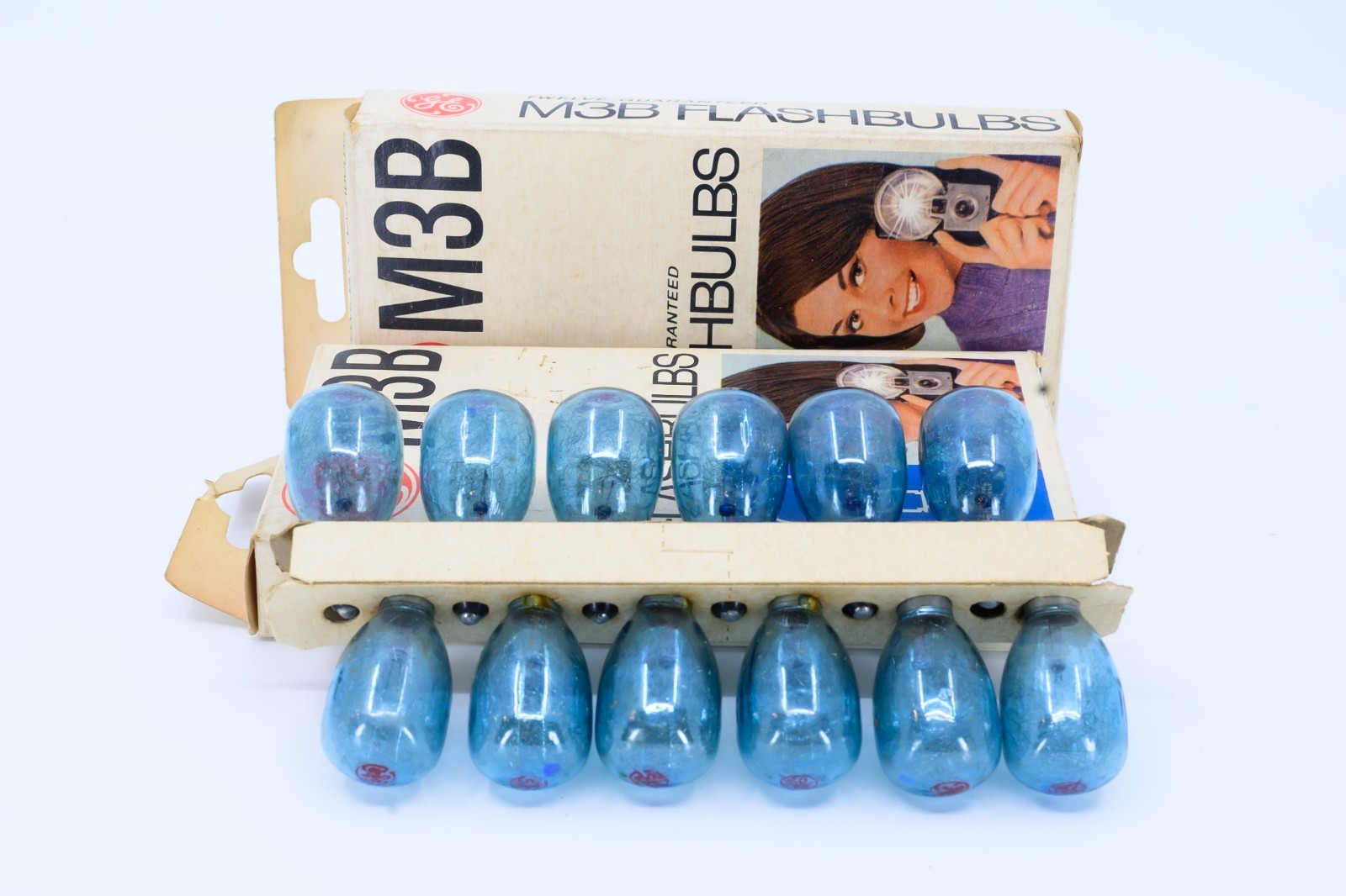 (24) GE M3B USA Photoflash Blue Unfired Flash Bulbs – Vintage ‘NEW’ C347