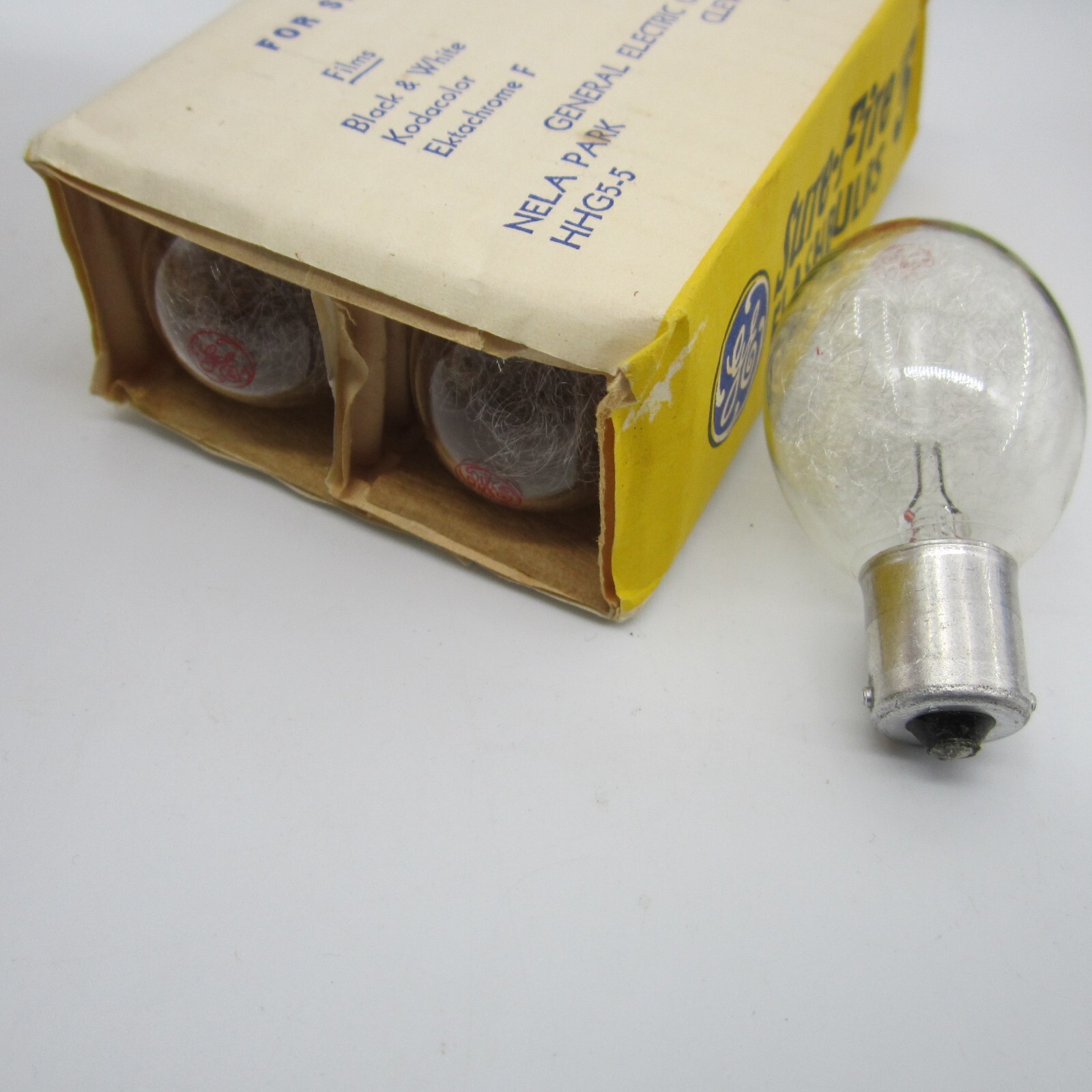 Vintage Misc Random Lot of 38 Flashbulbs Flashcubes Sylvainia M3B 25B GE #5 Blue