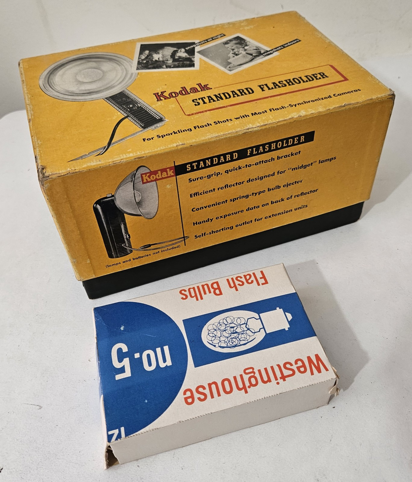 Vintage Kodak Standard Flash Holder With Asst. Flashbulbs In Original Box