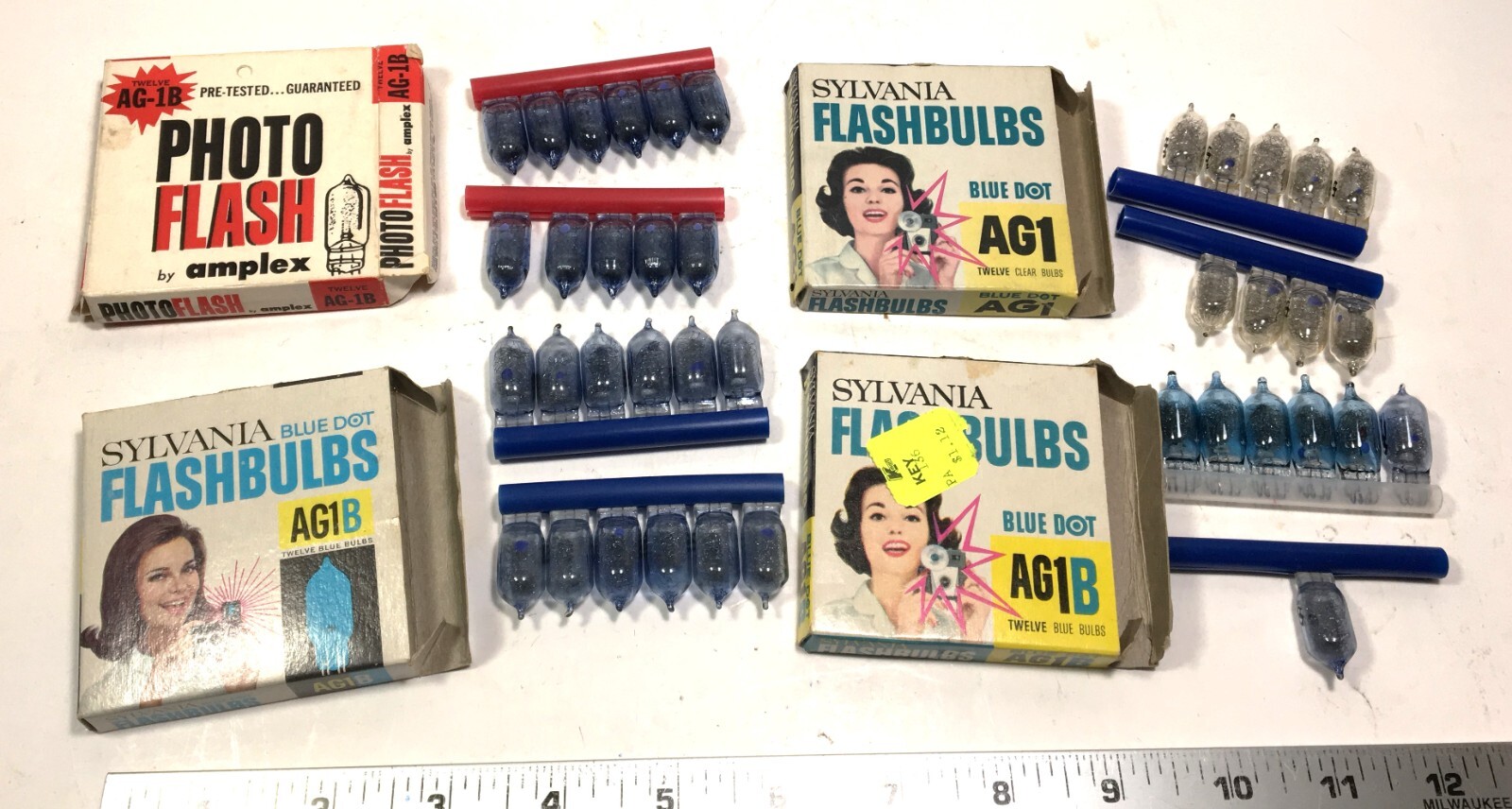 Vintage Sylvania Blue Dot Flashbulbs AG1 & AG1B – 39 pc lot