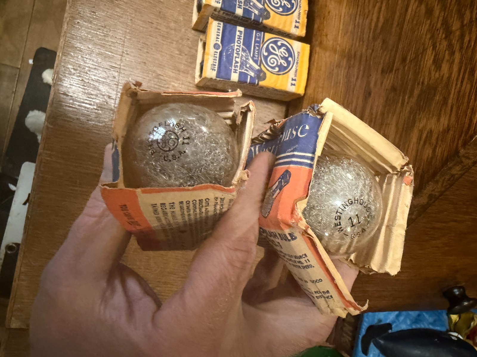 Lot of 13 Vintage Westinghouse and GE Photoflash No.11 Bulbs