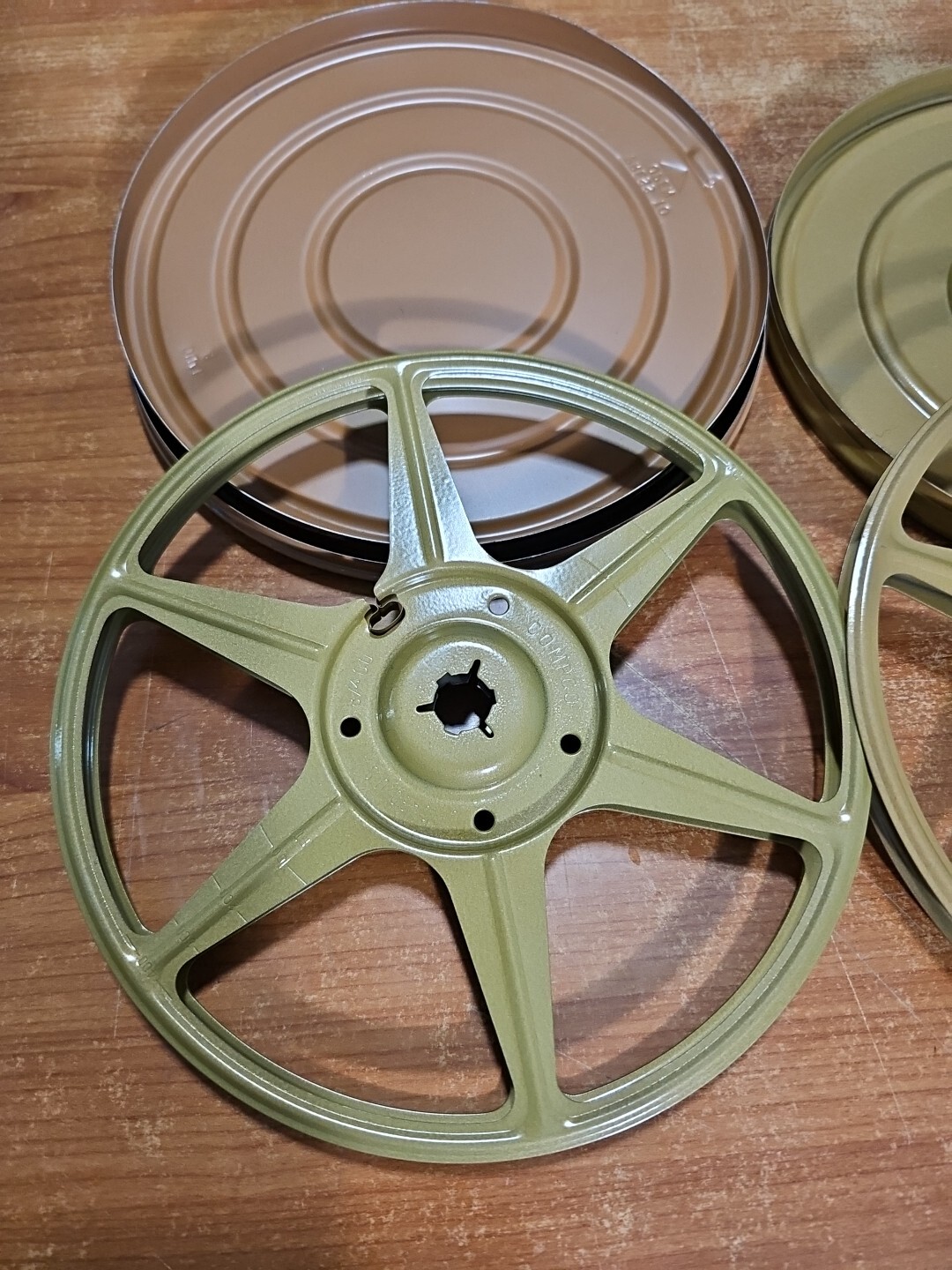 Vintage Pair Of Super 8mm 7” 400ft. Matching Metal Gold Movie Film Reels In Cans