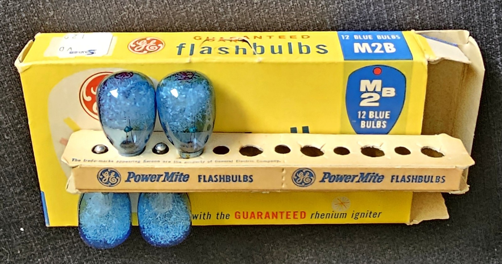 30 Sylvania Blue Dot GE M2,M2B, M3B. M3 Flashbulbs Vintage Camera Flash Bulb Lot