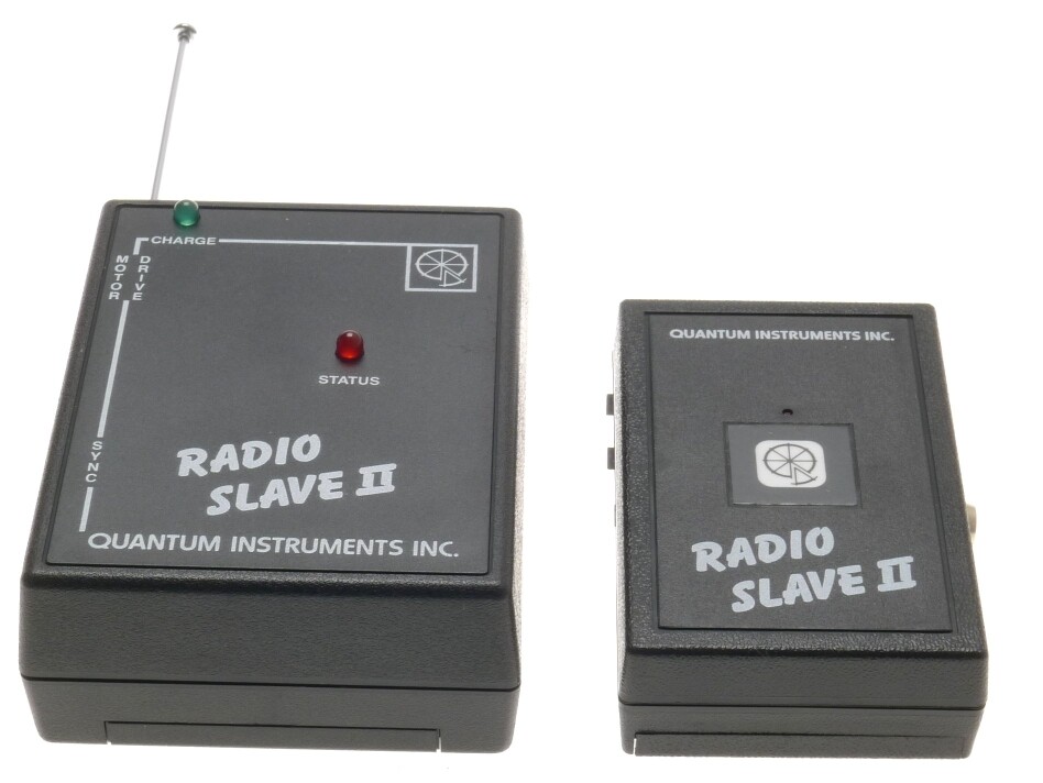 RADIO SLAVE II REMOTE CONTROL FOR CAMERA AND FLASH UNITS QUANTUM INSTRUMENTS BOX