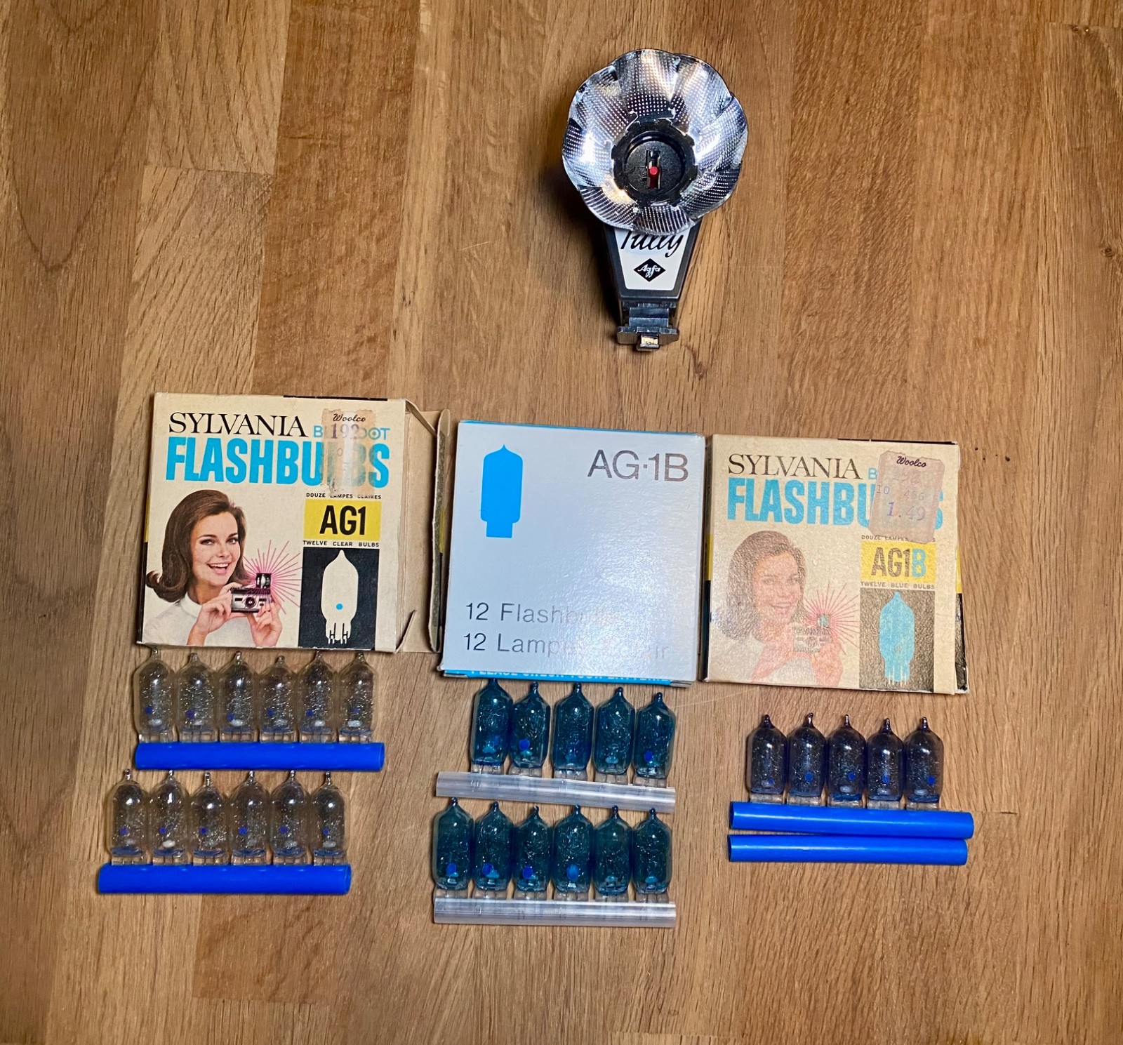Lot Of Vintage AG1 & AG1B Flash Bulbs & AGFA Tully-K Flash Unit Holder