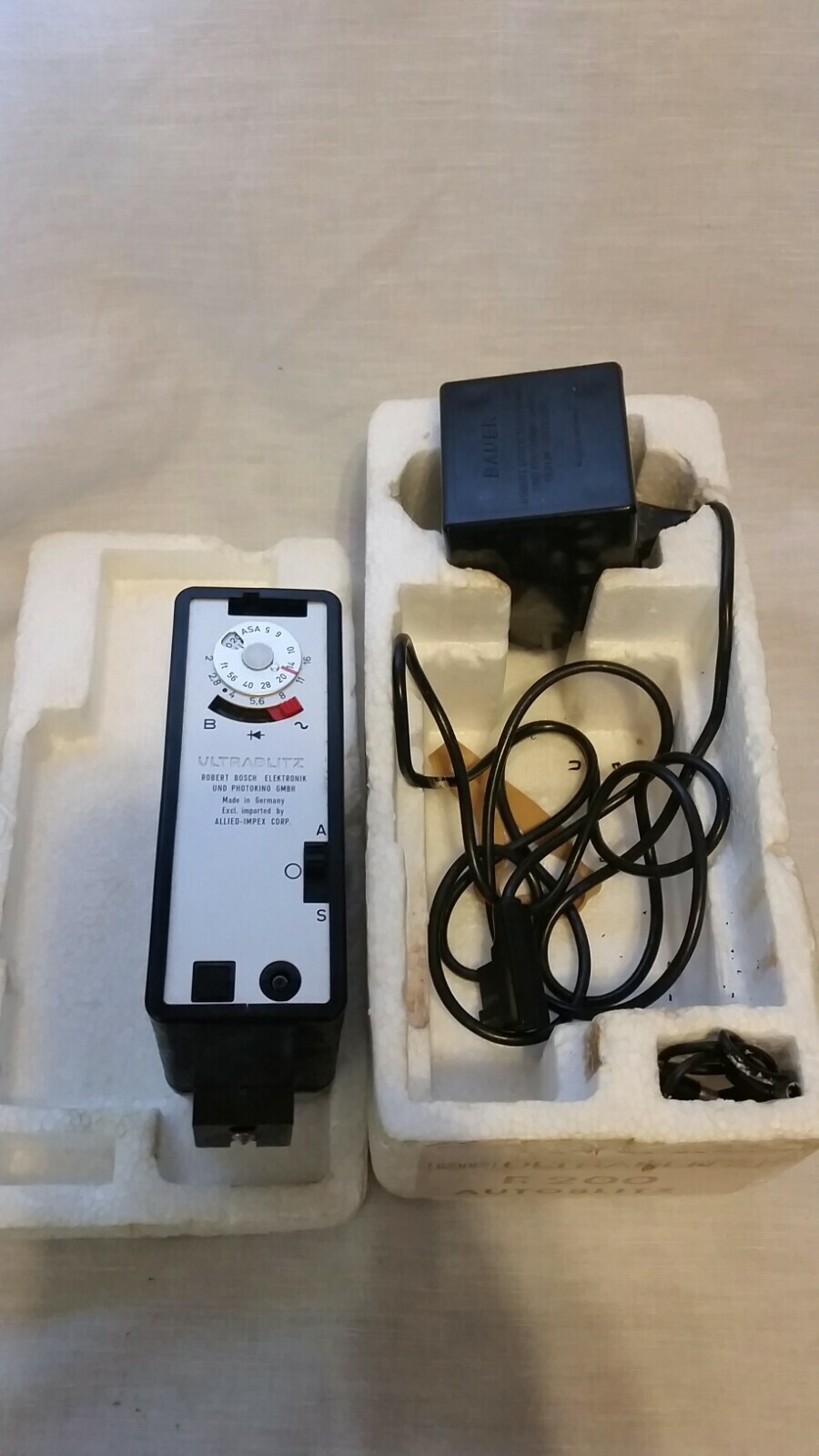 VINTAGE Bauer E 200 Autoblitz Flash w/ Accessories