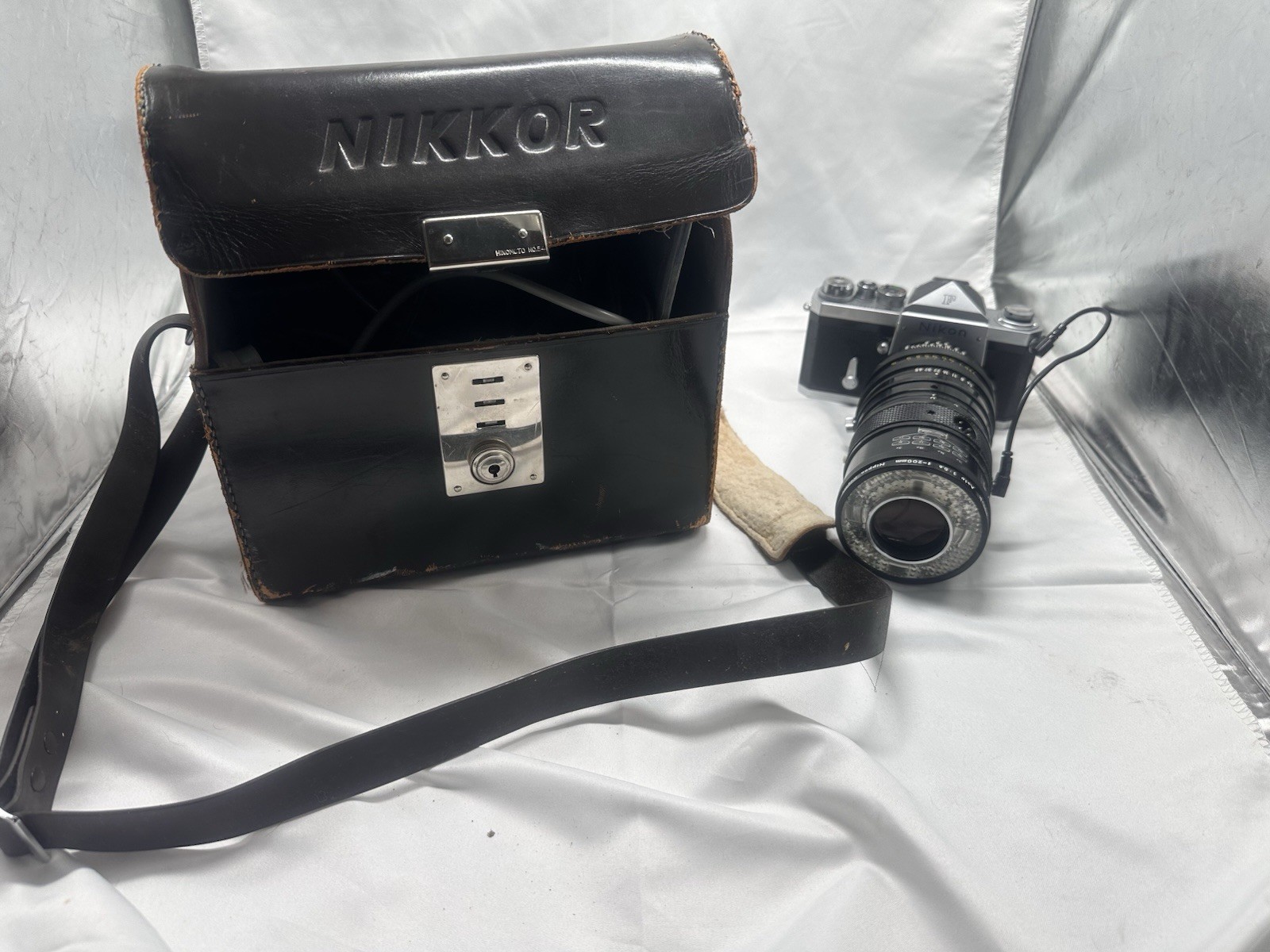 NIKKOR Medical-Nikkor 200mm f/5.6 Lens Kit w/ AC Unit, Cables & Case