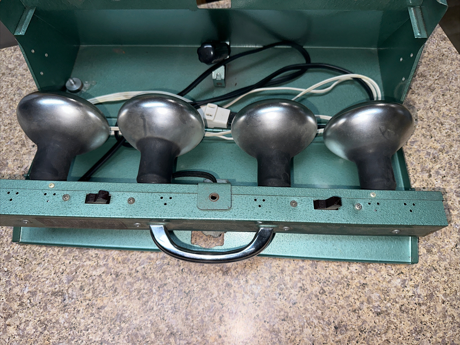 Vintage PM V-Pak Bar Lite 4 Bulb Includes Handle,Lite Bar,Cord+ Case Org Owner