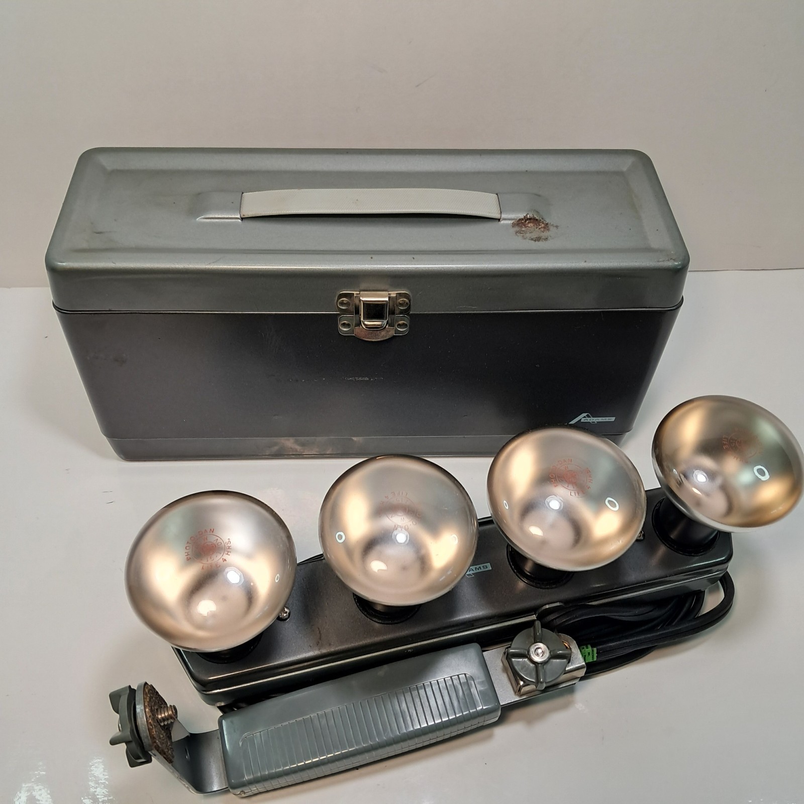 Vtg Adams Indoor Portable Photography 4 Light Fixture Model GL101AW800W W/Case