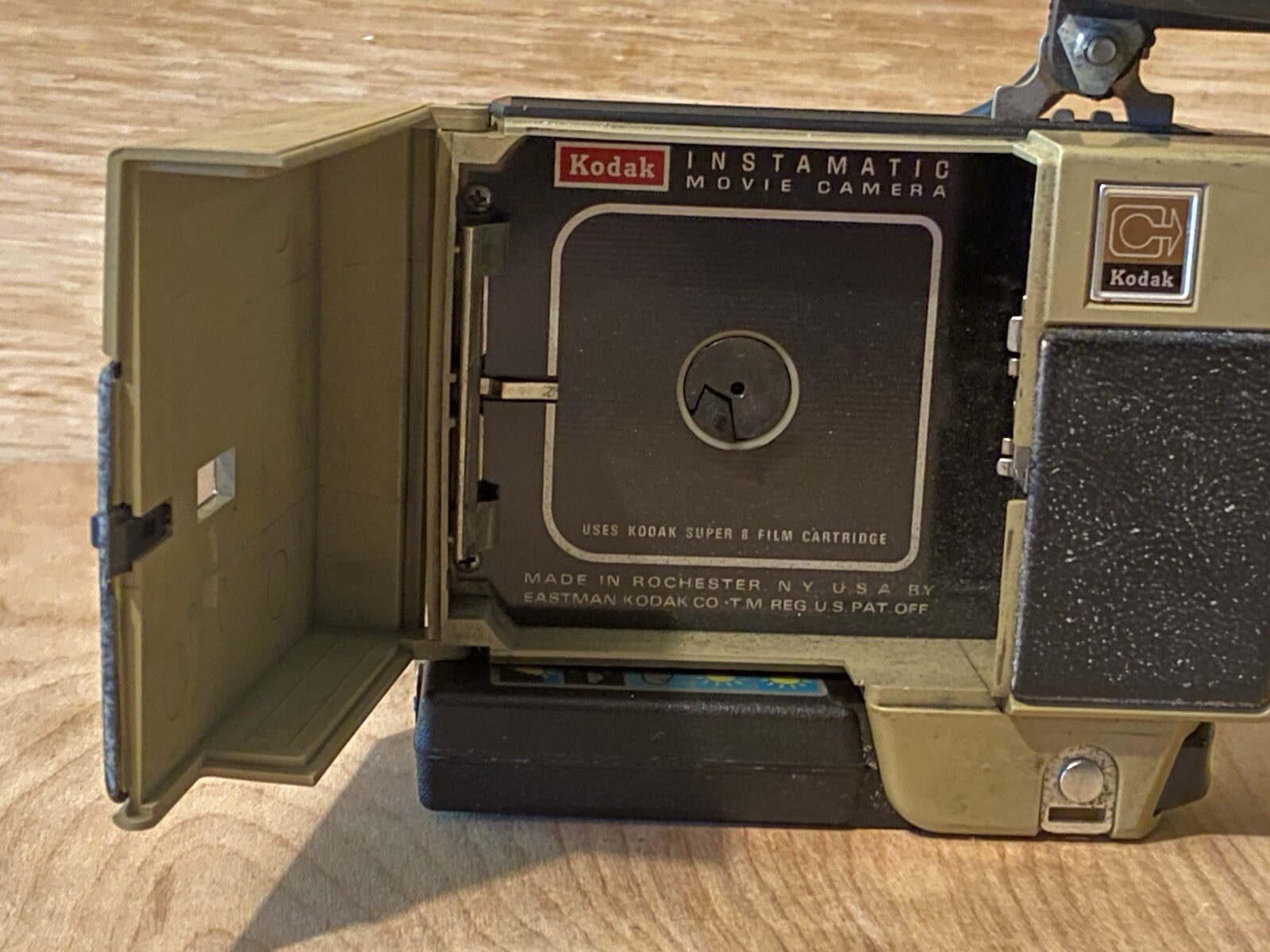 E.J Korvette Deluxe Super 8 Movie Light W/ Kodak Hawkeye Instamatic Model 8