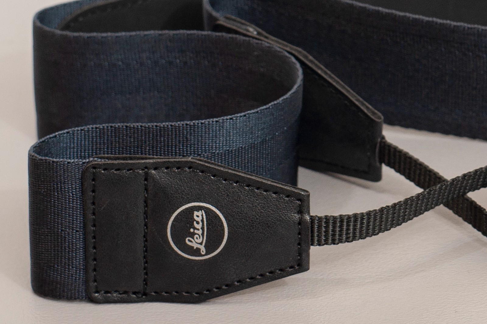 MINT+++ never been used Leica camera holding neck strap.