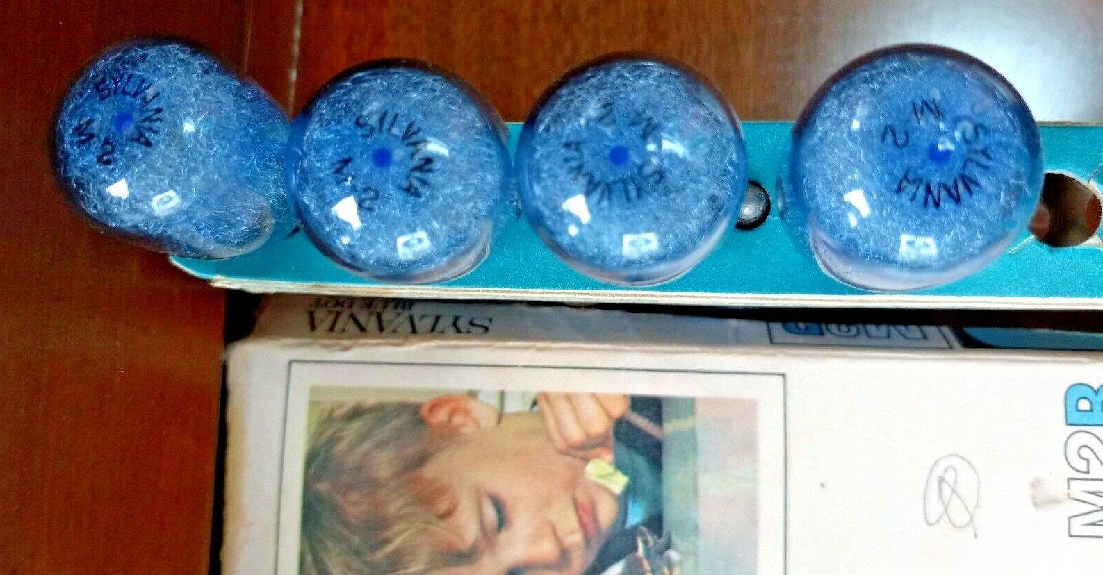 VINTAGE Sylvania BLUE DOT M2B FLASHBULBS BOX OF 8 BLUE BULBS