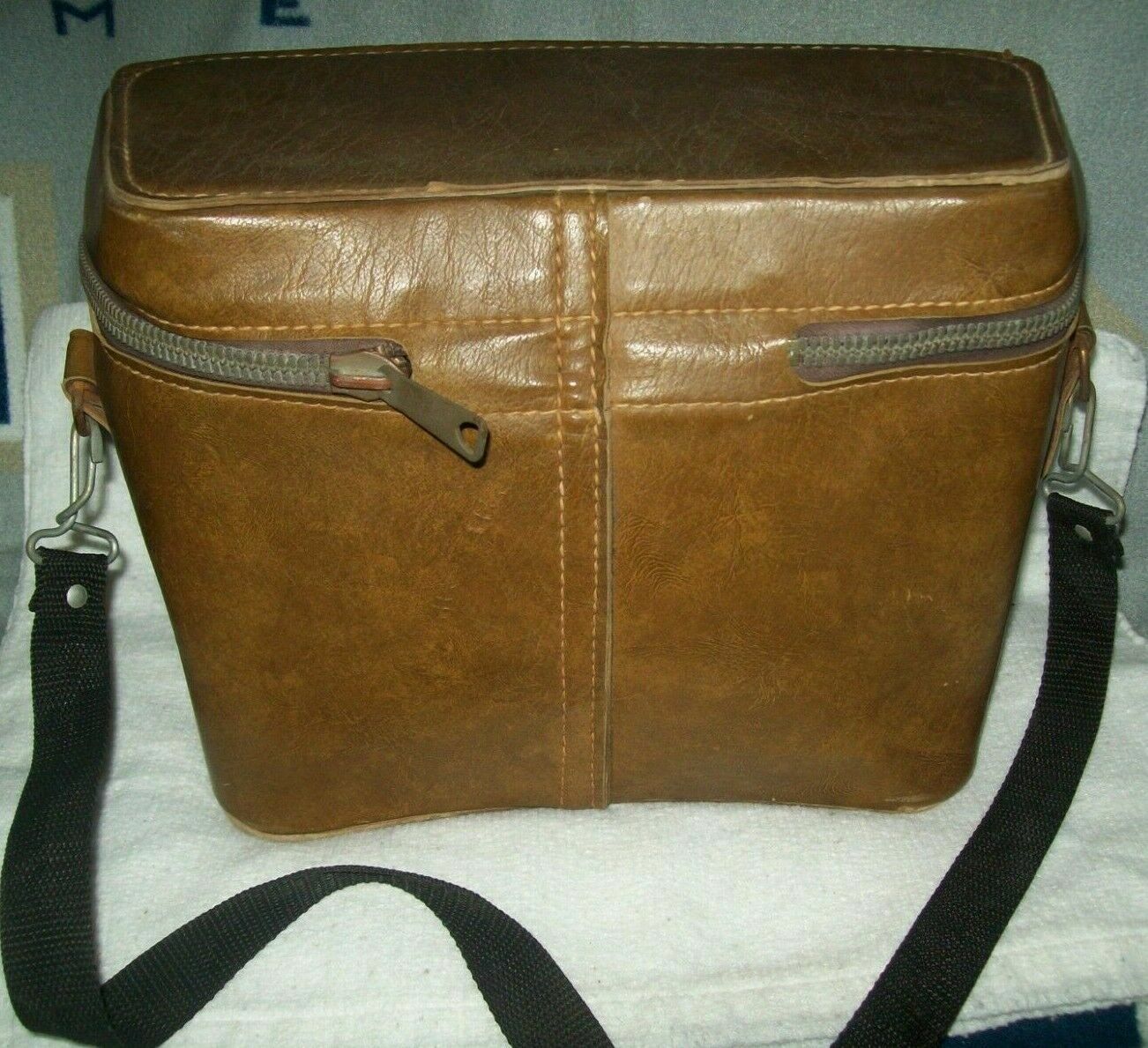 Vtg. COATS CLARKS 1970’s Leather Brown CAMERA Sewing Case 10.5x9x6 w/Felt Inside