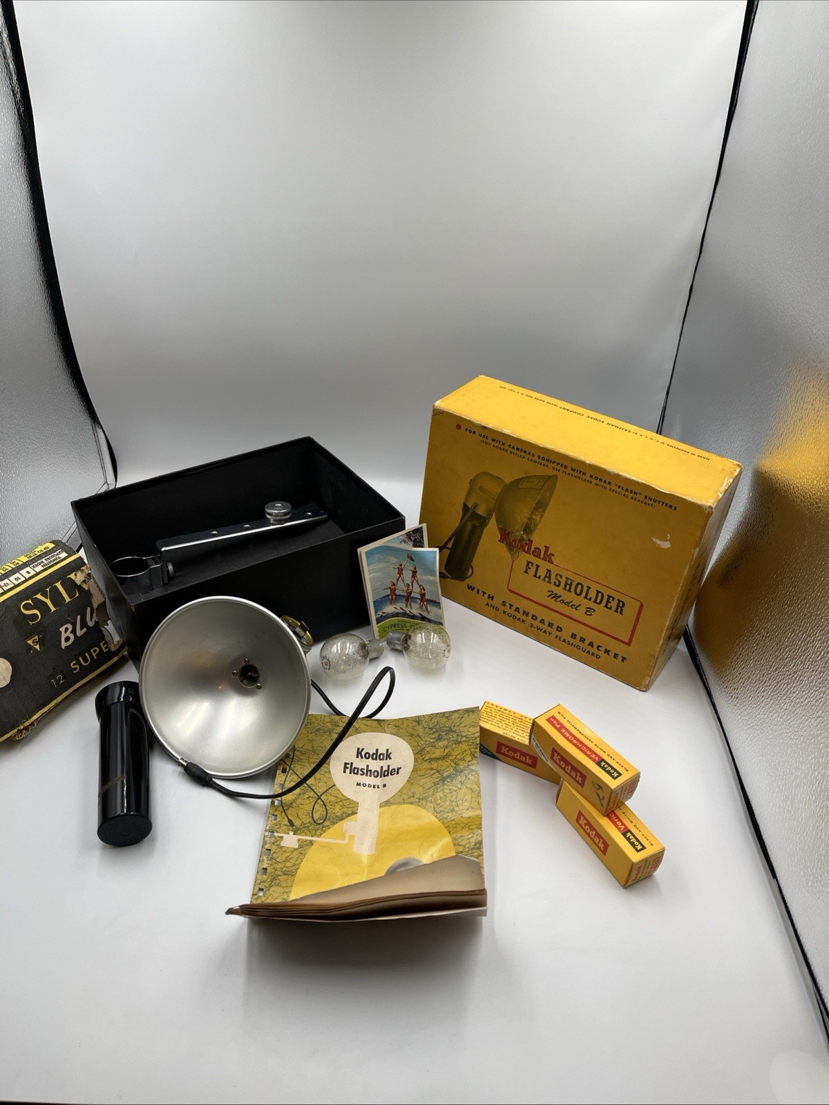 VINTAGE | Kodak Flasholder Model B Original Box Bulbs& extra parts NOT TESTED